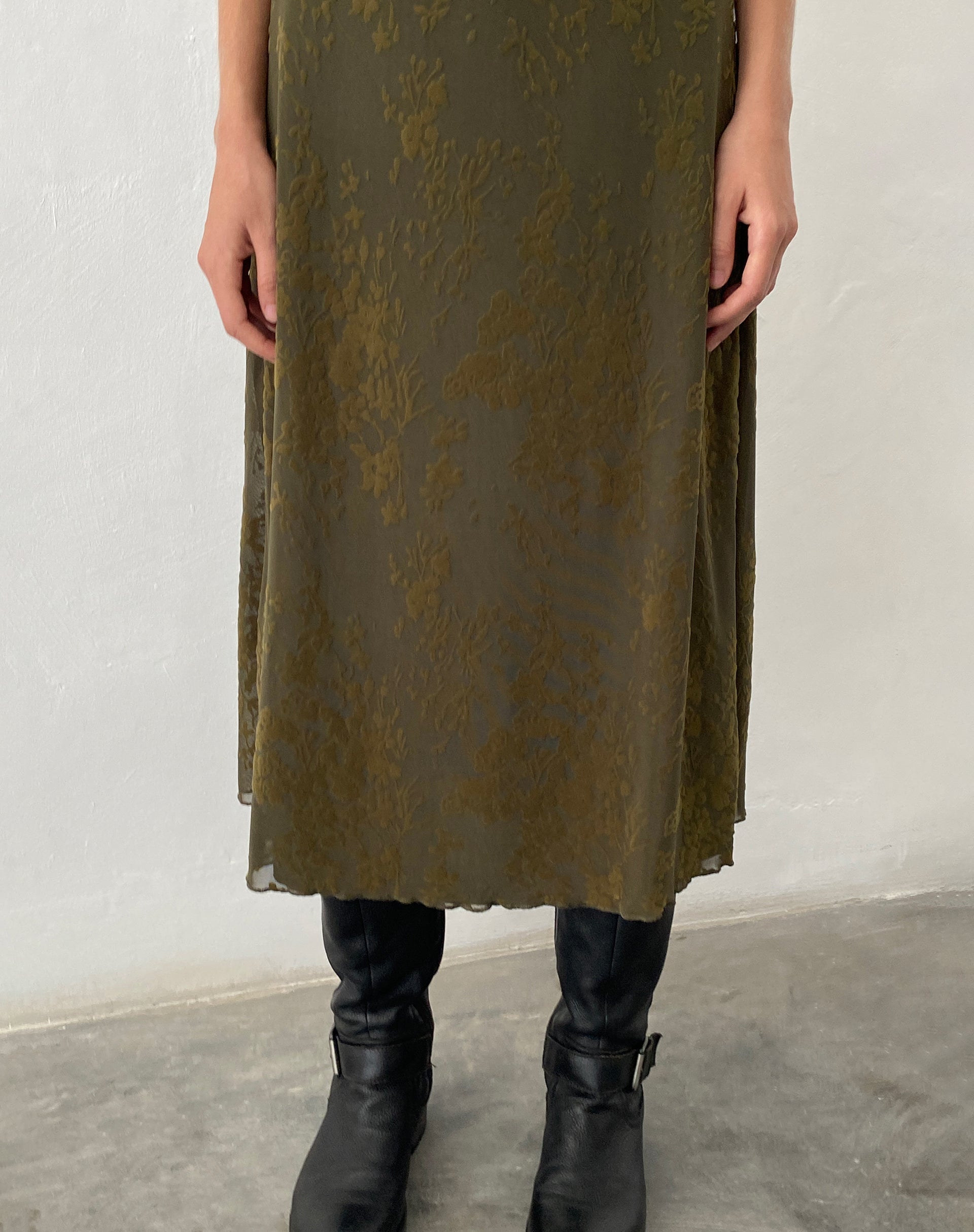 Immagine di Vilinia Midi Dress in Abstract Botanic Dark Olive