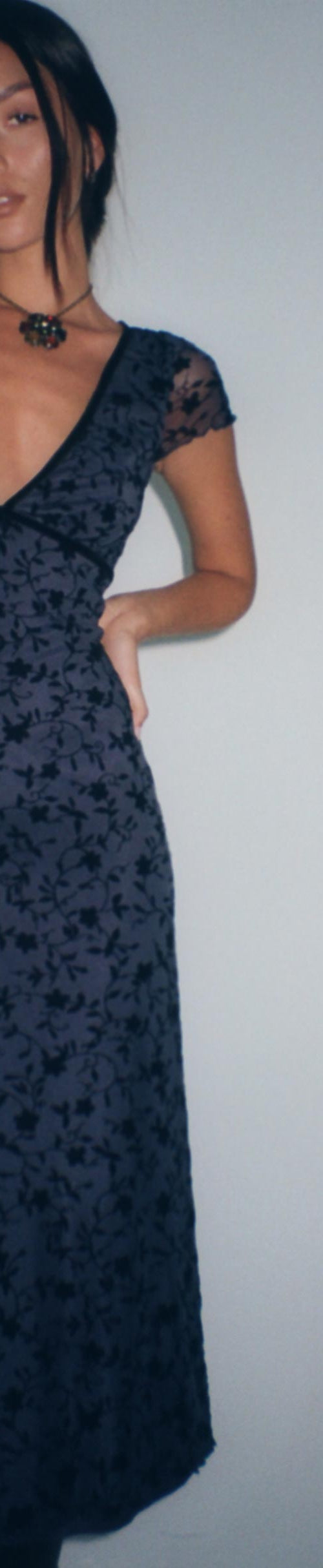 Immagine di Vilinia Midi Dress in Pretty Petal Flock Nero