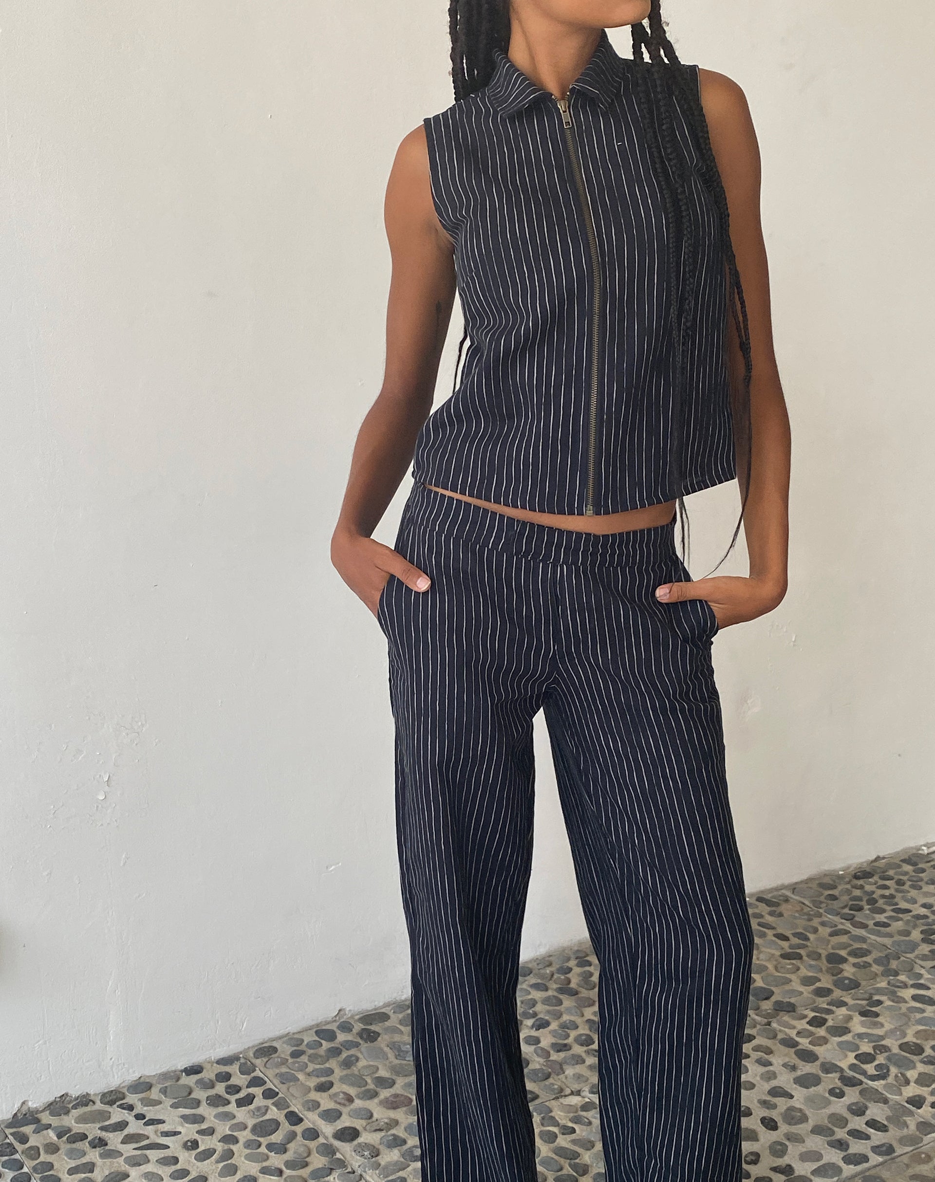Immagine di MOTEL X JACQUIE Virago Giacca senza maniche con zip in Sketchy Stripe Nero