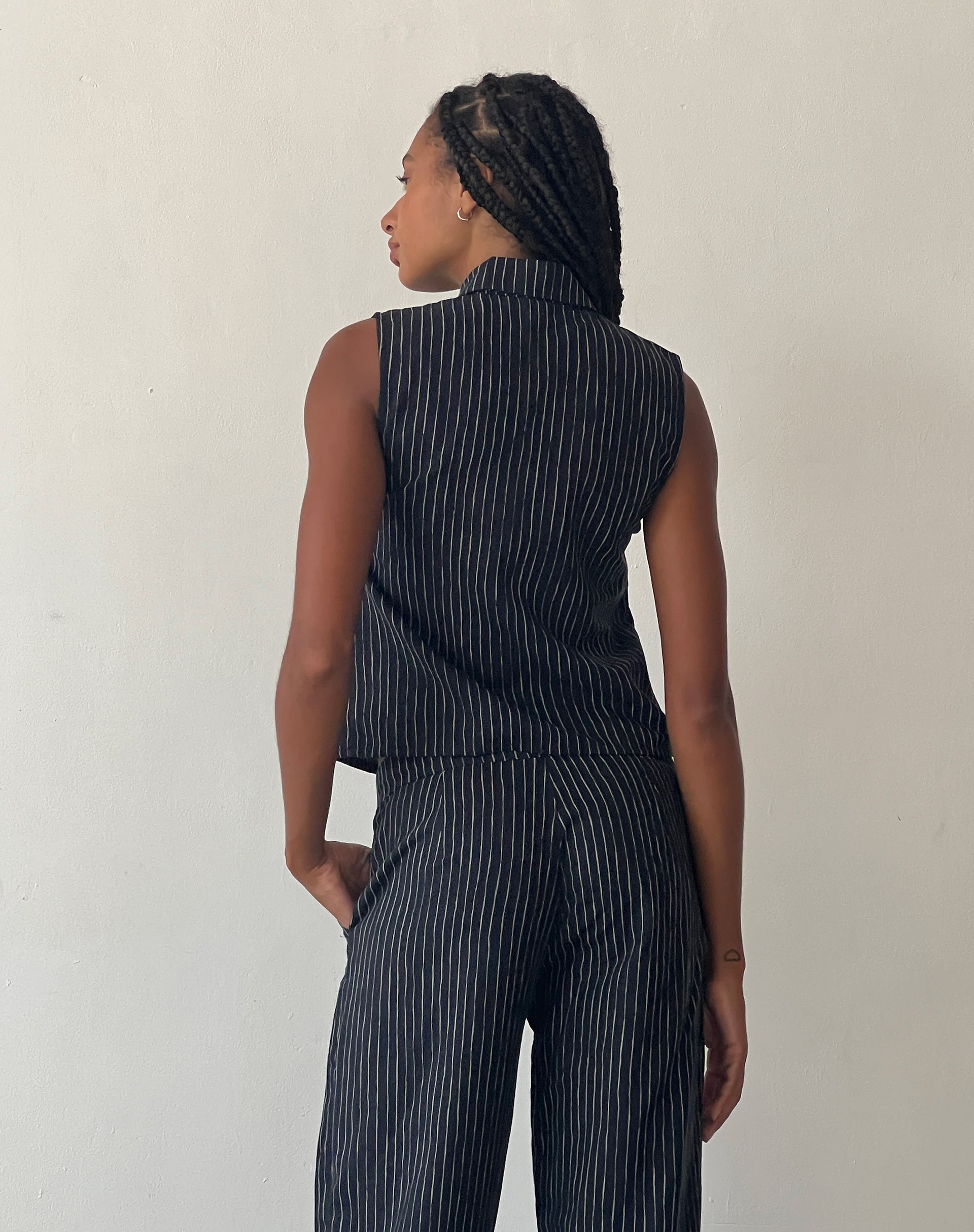 Immagine di MOTEL X JACQUIE Virago Giacca senza maniche con zip in Sketchy Stripe Nero