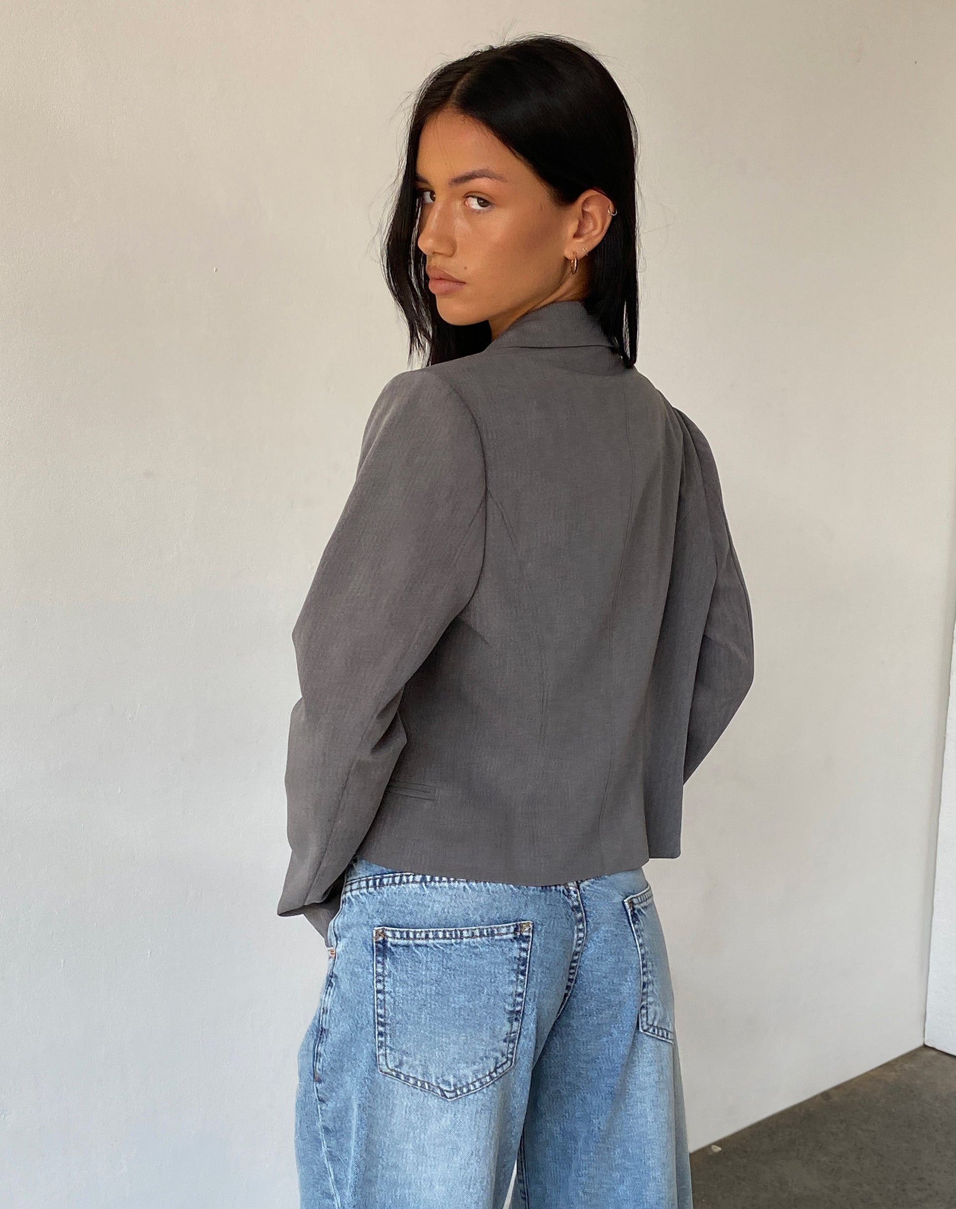 immagine di Walid Cropped Blazer in Charcoal sartoriale