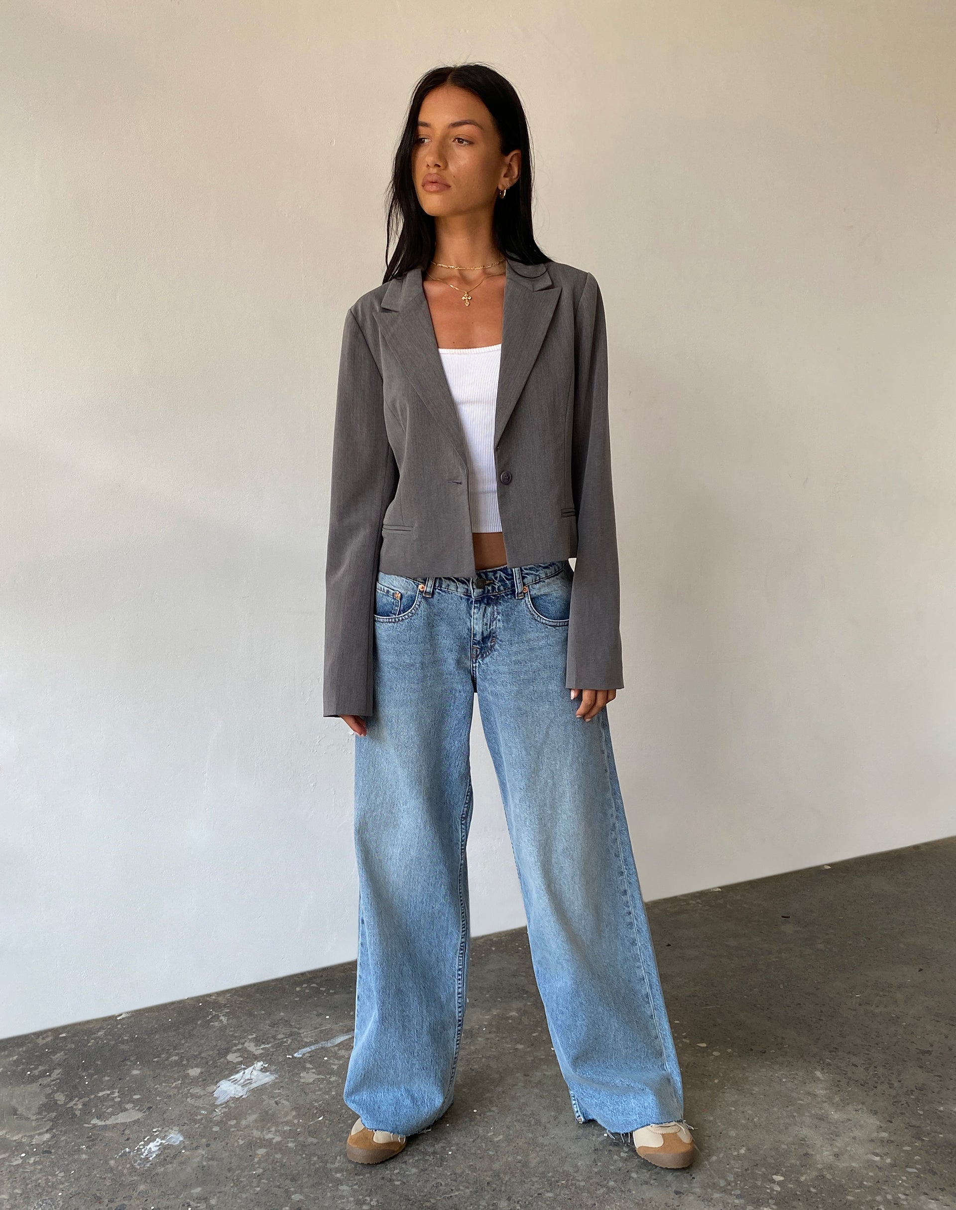 immagine di Walid Cropped Blazer in Charcoal sartoriale