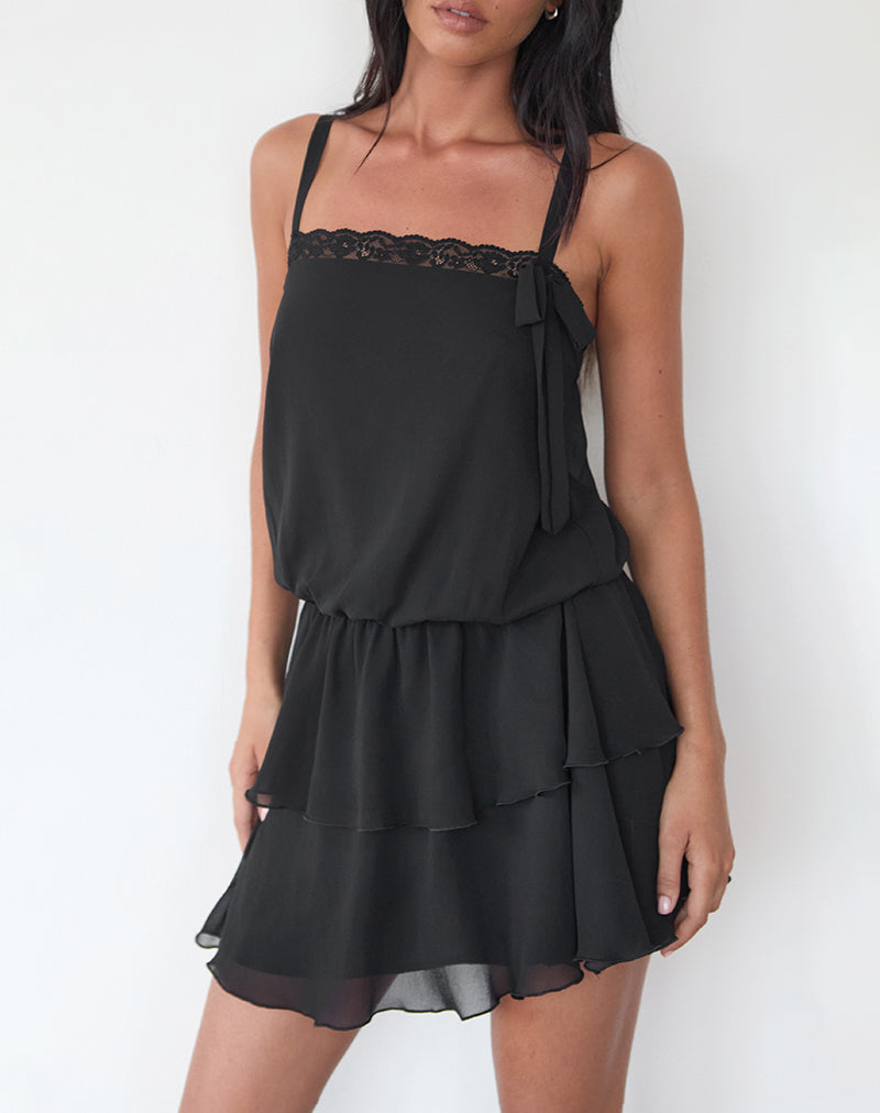 Mini abito Wasinah in chiffon nero con finiture in pizzo