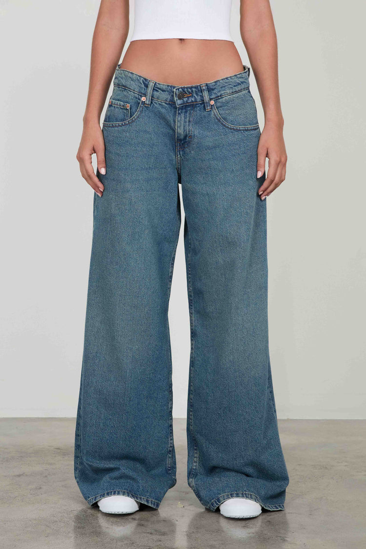JEANS A GAMBA LARGA