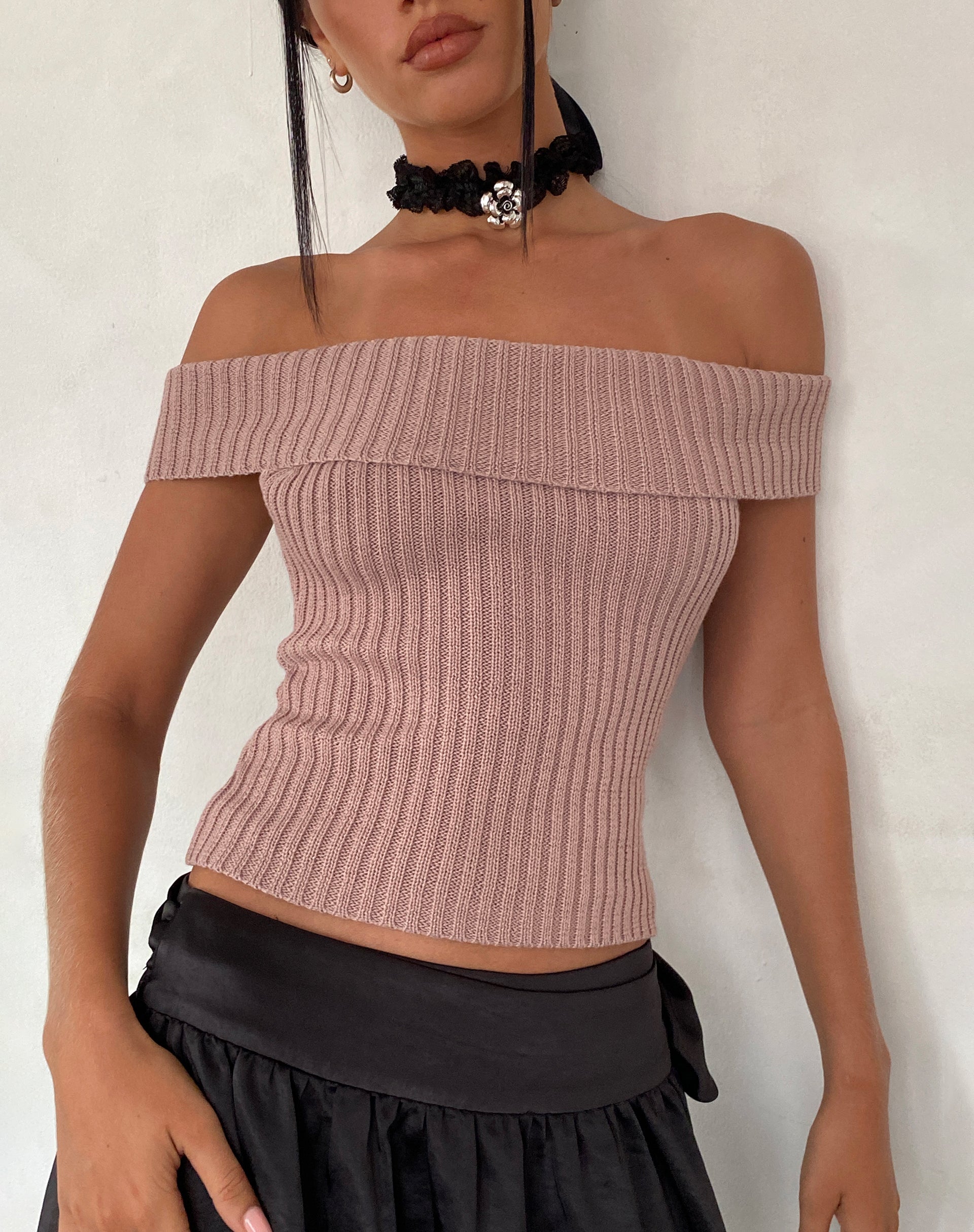 Immagine di Wilda Bardot Bow Back Top in maglia Blush