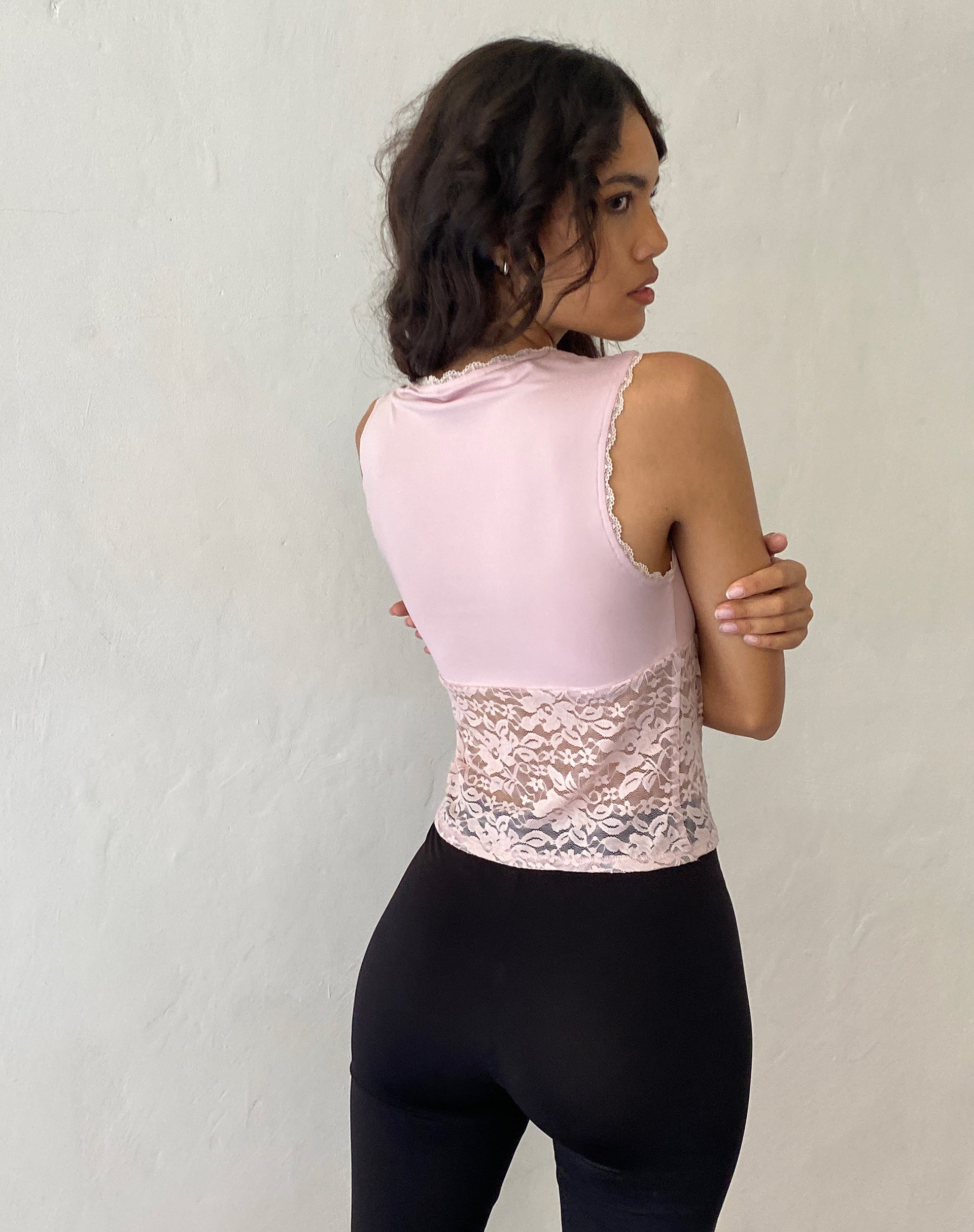 Immagine di Winifred Lace Slinky Mix Top in Pink Lotus