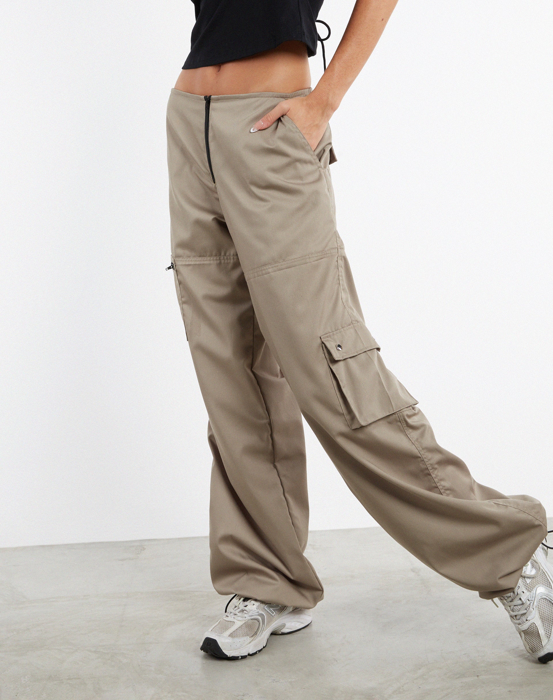immagine di MOTEL X JACQUIE Xander Cargo Trouser in cotone drill Taupe
