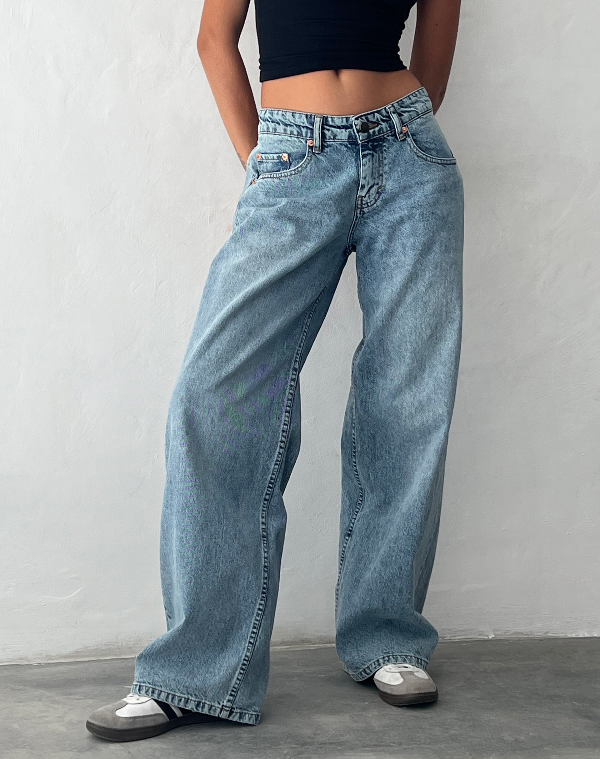 Immagine di Roomy Jeans extra larghi a vita bassa con lavaggio blu vintage