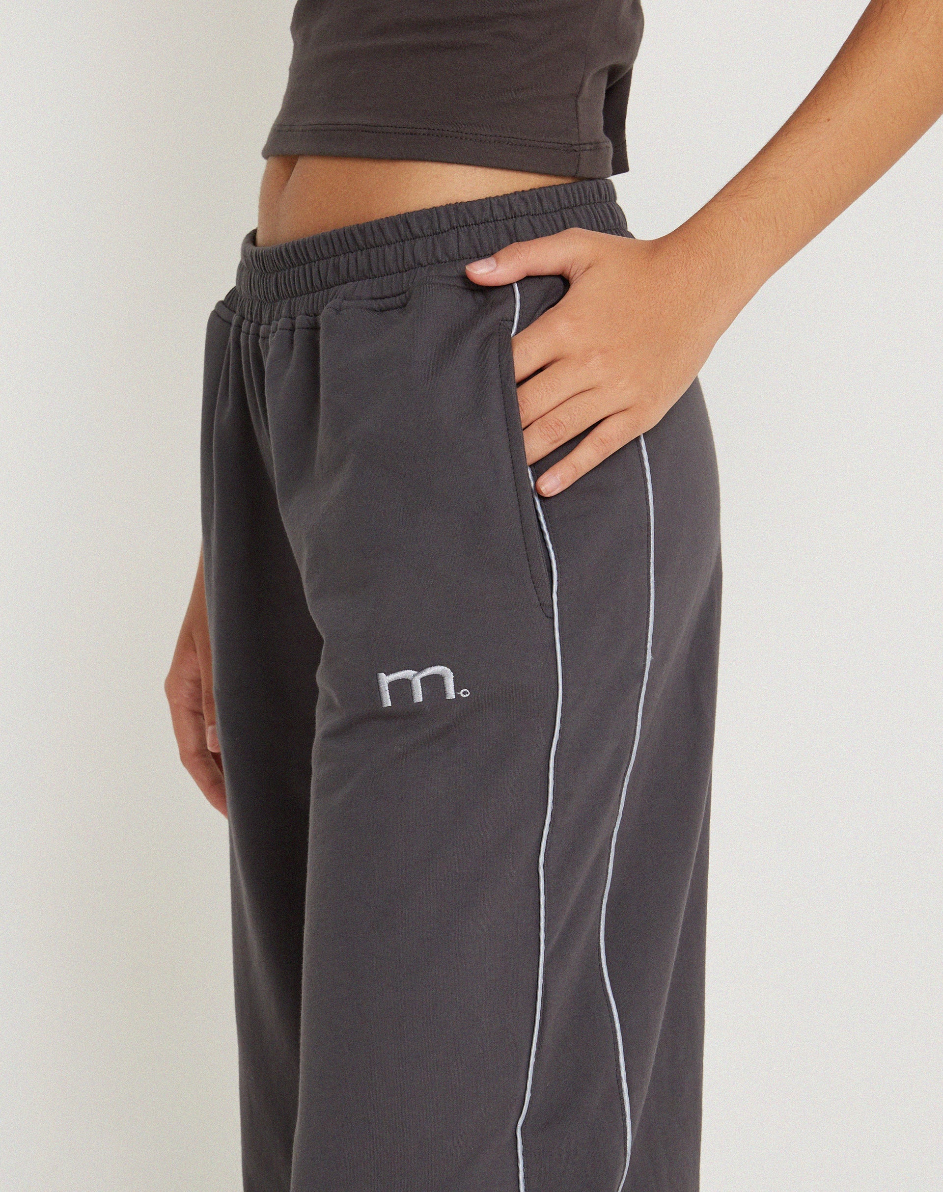 immagine di Benton Wide Leg Jogger in grigio Beluga