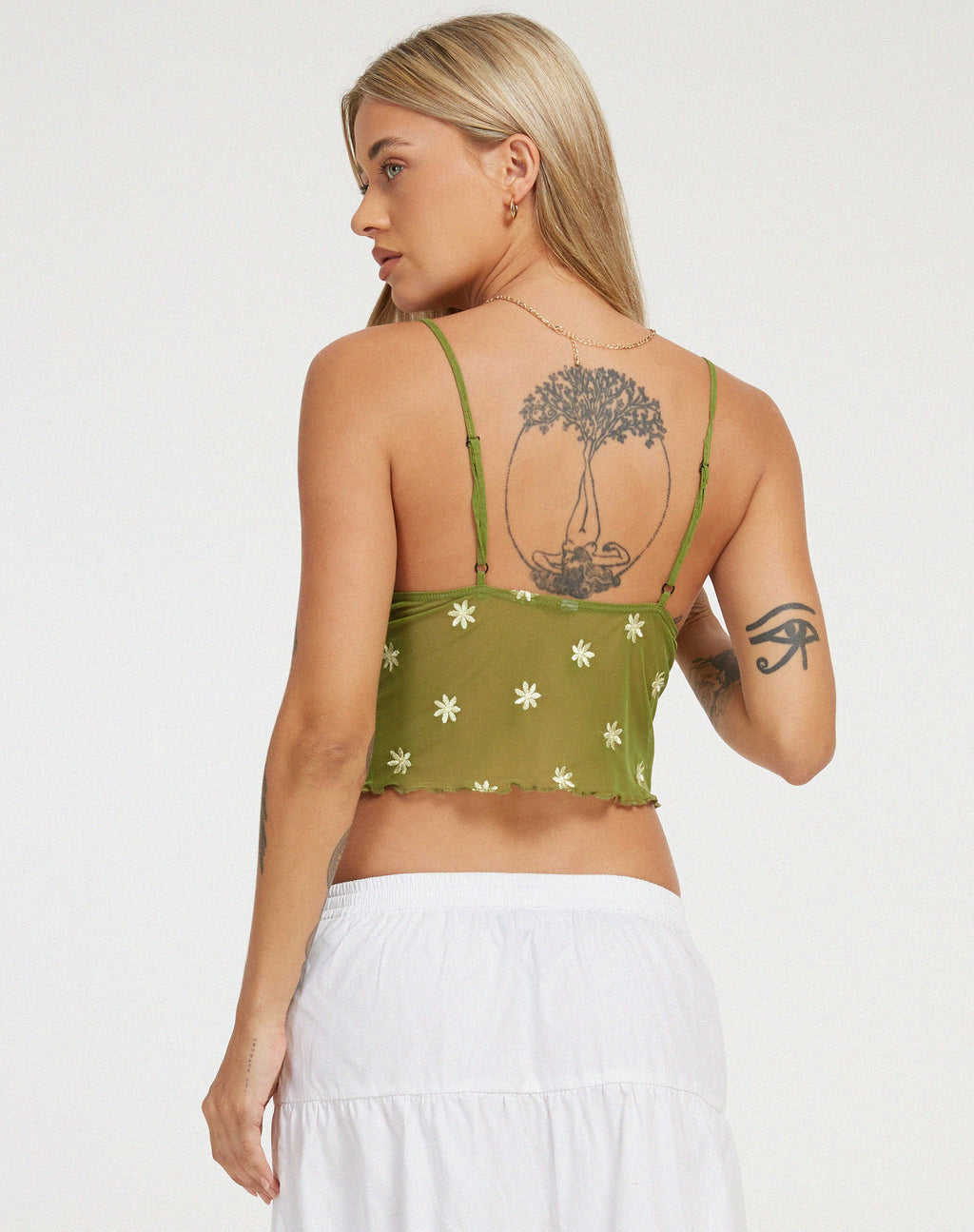 Top Yenika Cami in verde muschio con ricami a margherita e crema