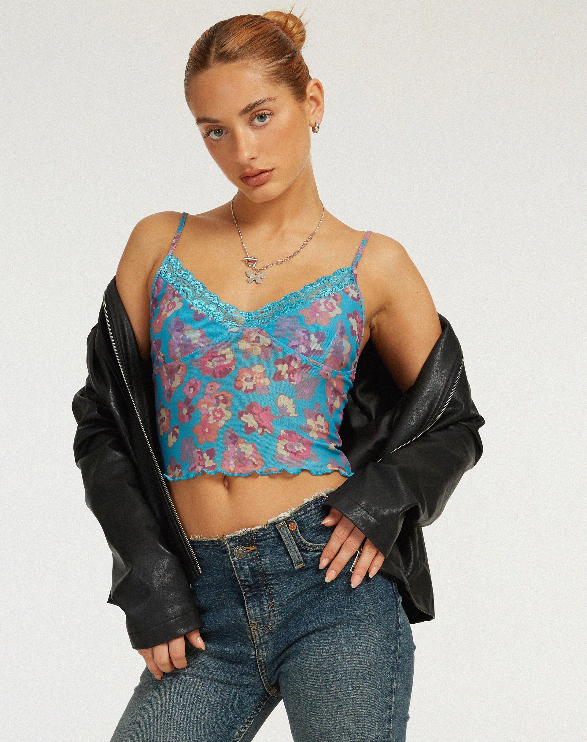 immagine di Yenika Crop Top in blu floreale a contrasto
