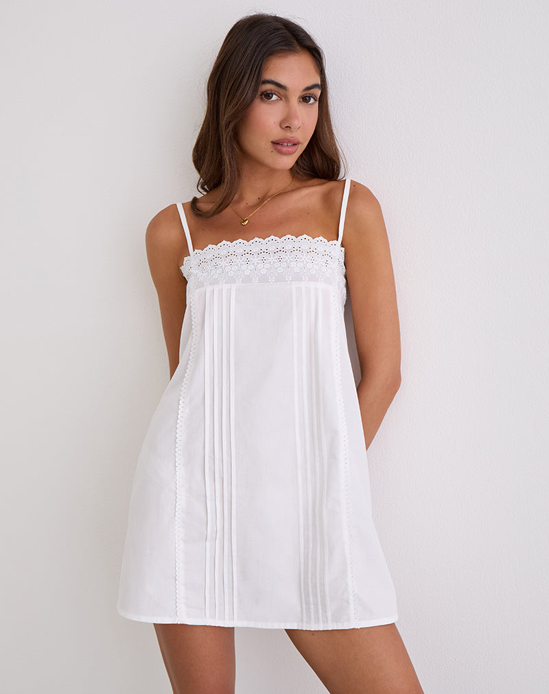 Immagine di Yoshiko Brodierie Trim Mini Dress in Bianco