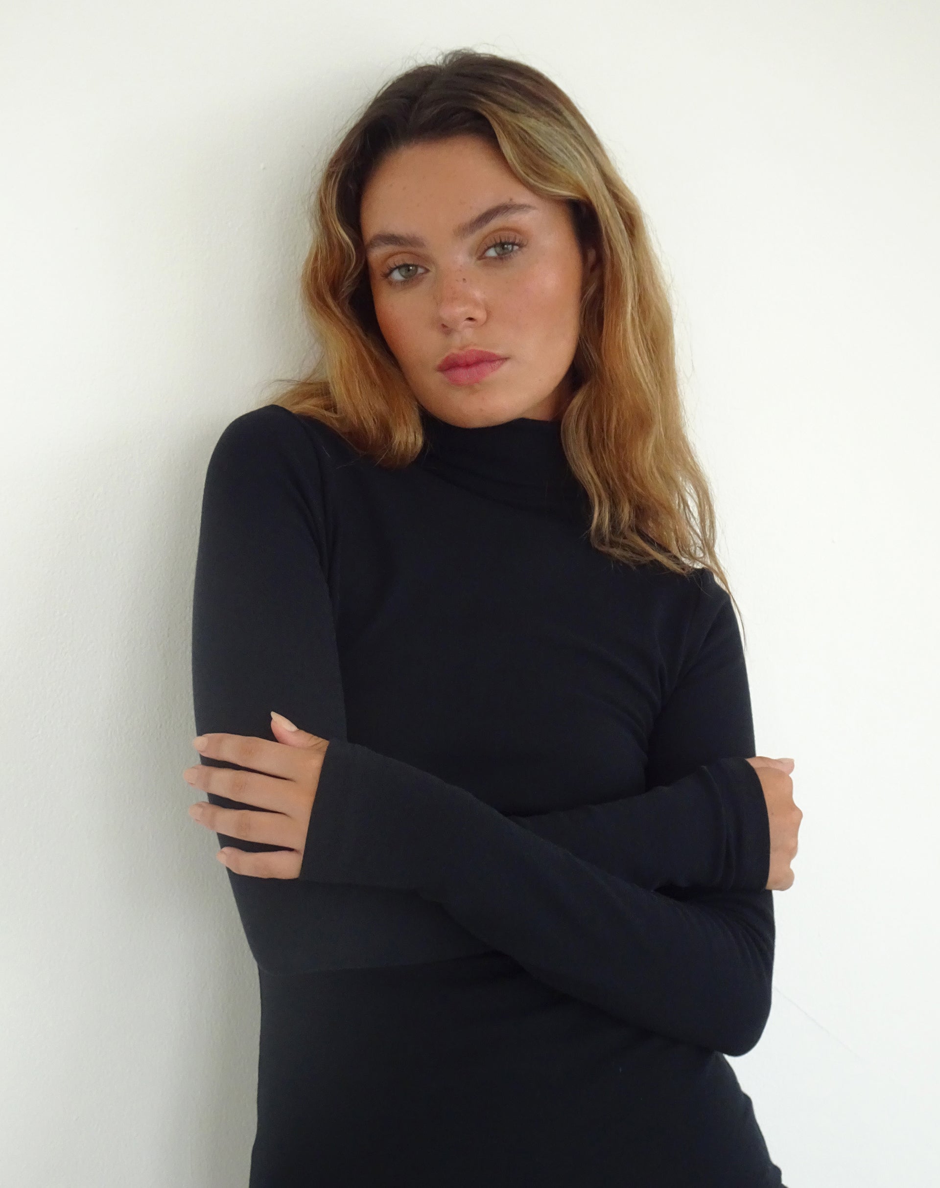 Immagine di Yrion Mini Dress Bodycon con collo a tartaruga in nero