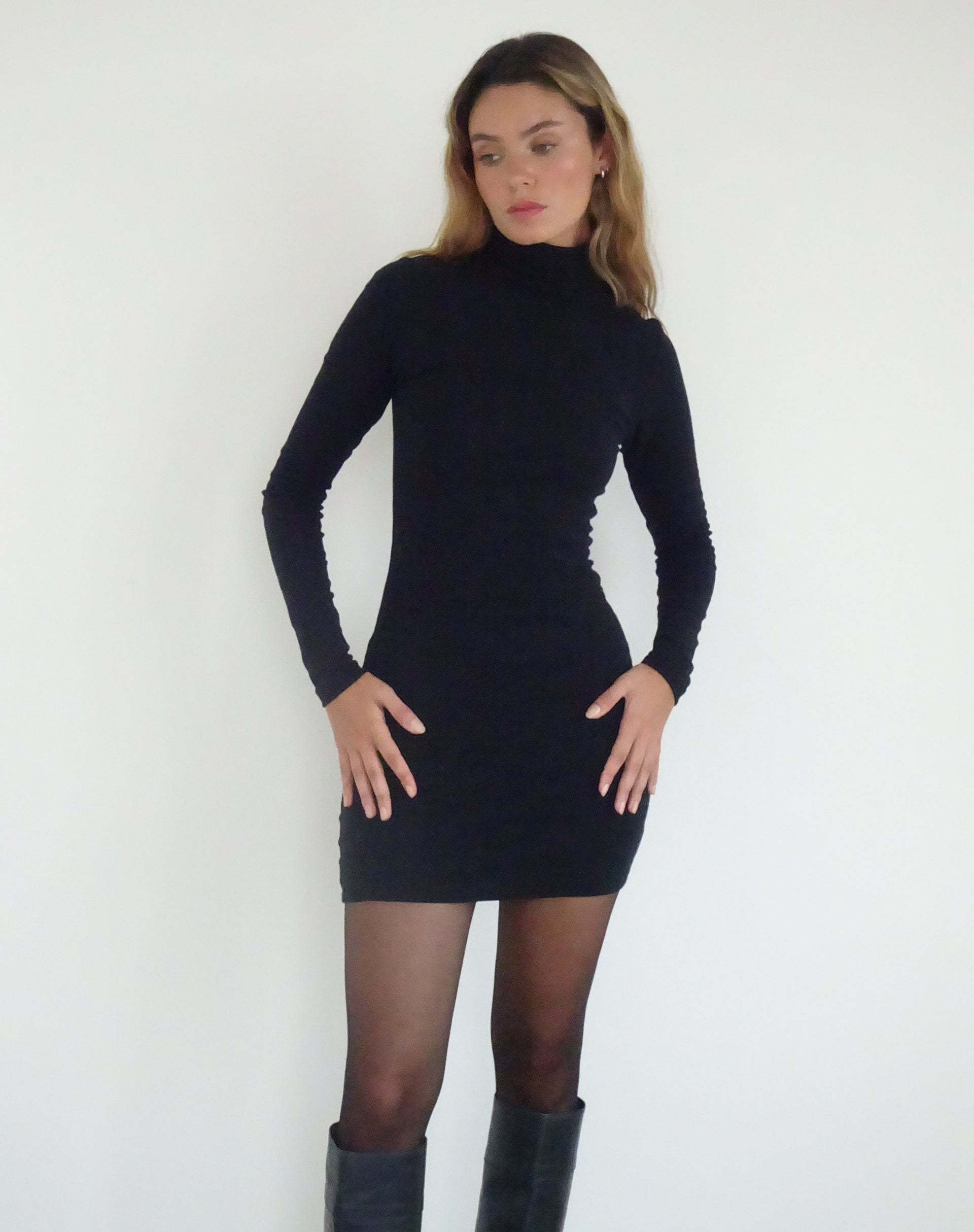 Immagine di Yrion Mini Dress Bodycon con collo a tartaruga in nero
