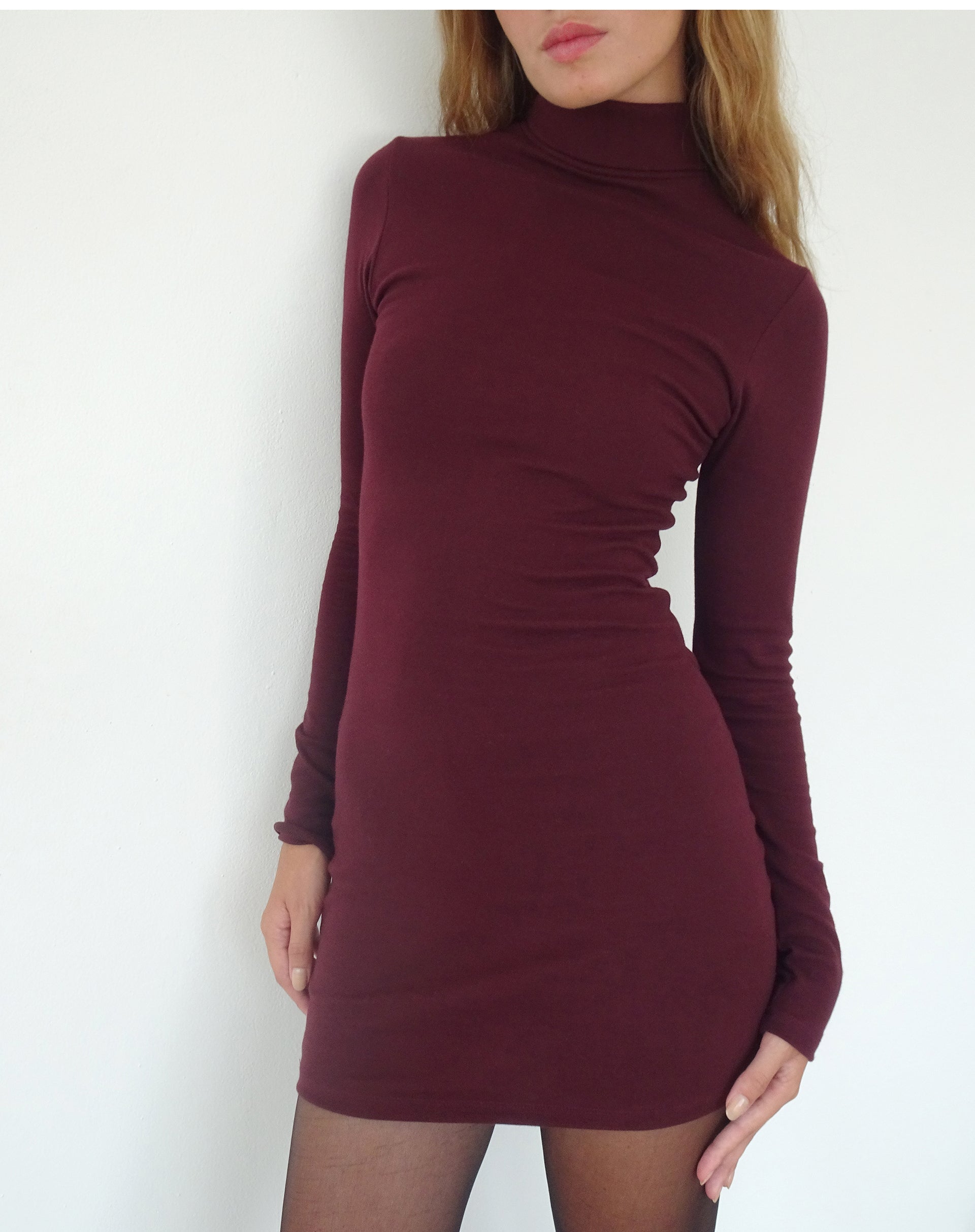 Immagine di Yrion Mini Abito Bodycon con collo a tartaruga in Borgogna