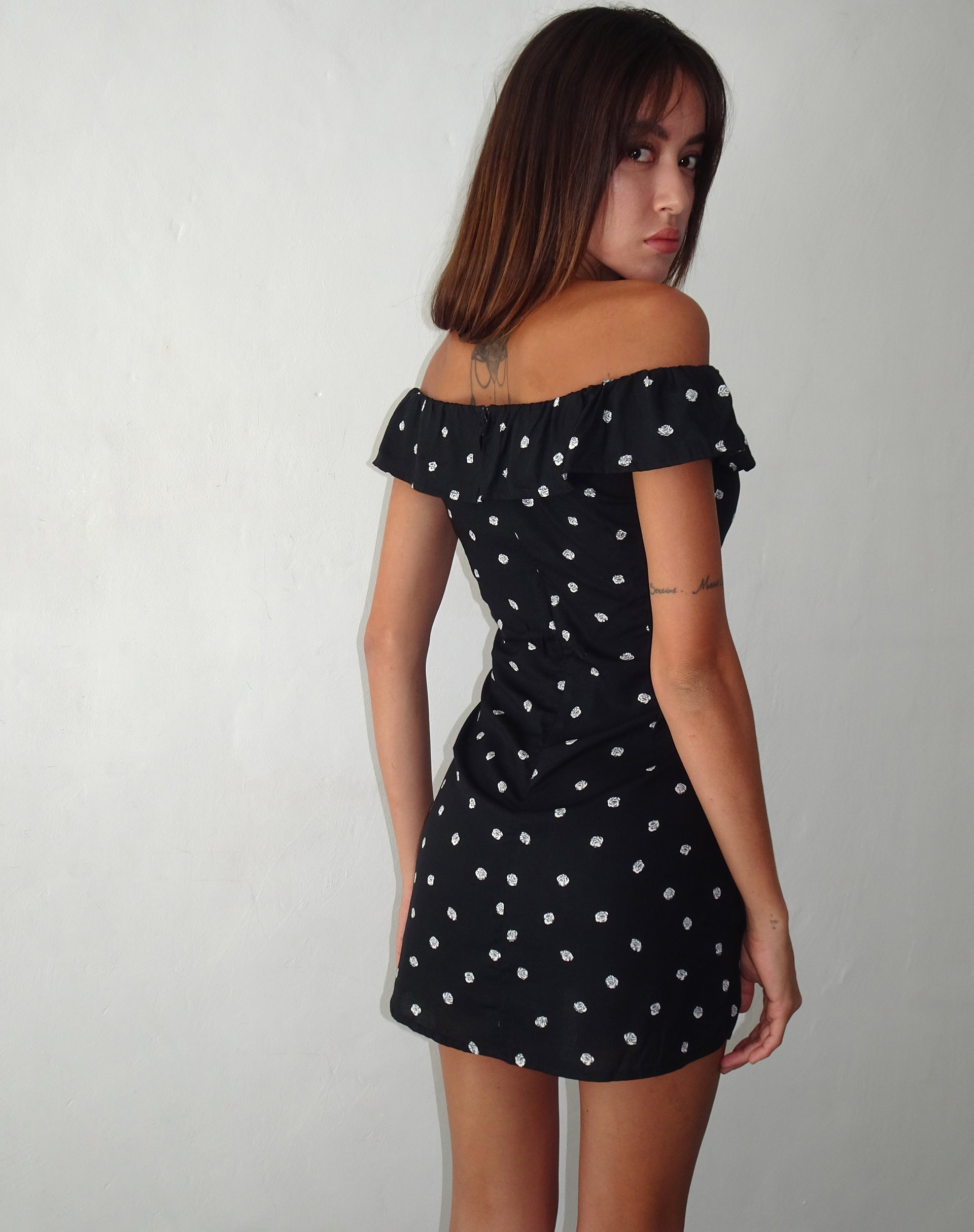 Immagine di Yudia Bardot Mini Dress in Ditsy Rose Nero