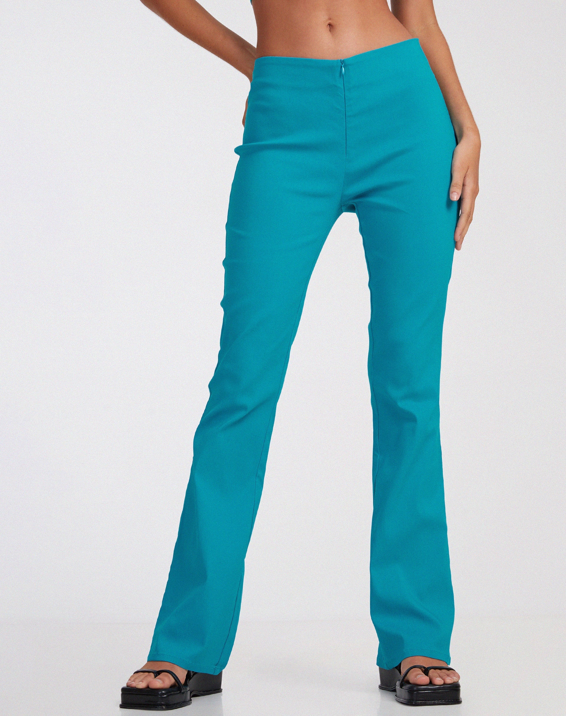 immagine di Zenovia Pantaloni svasati in blu azzurro sartoriale