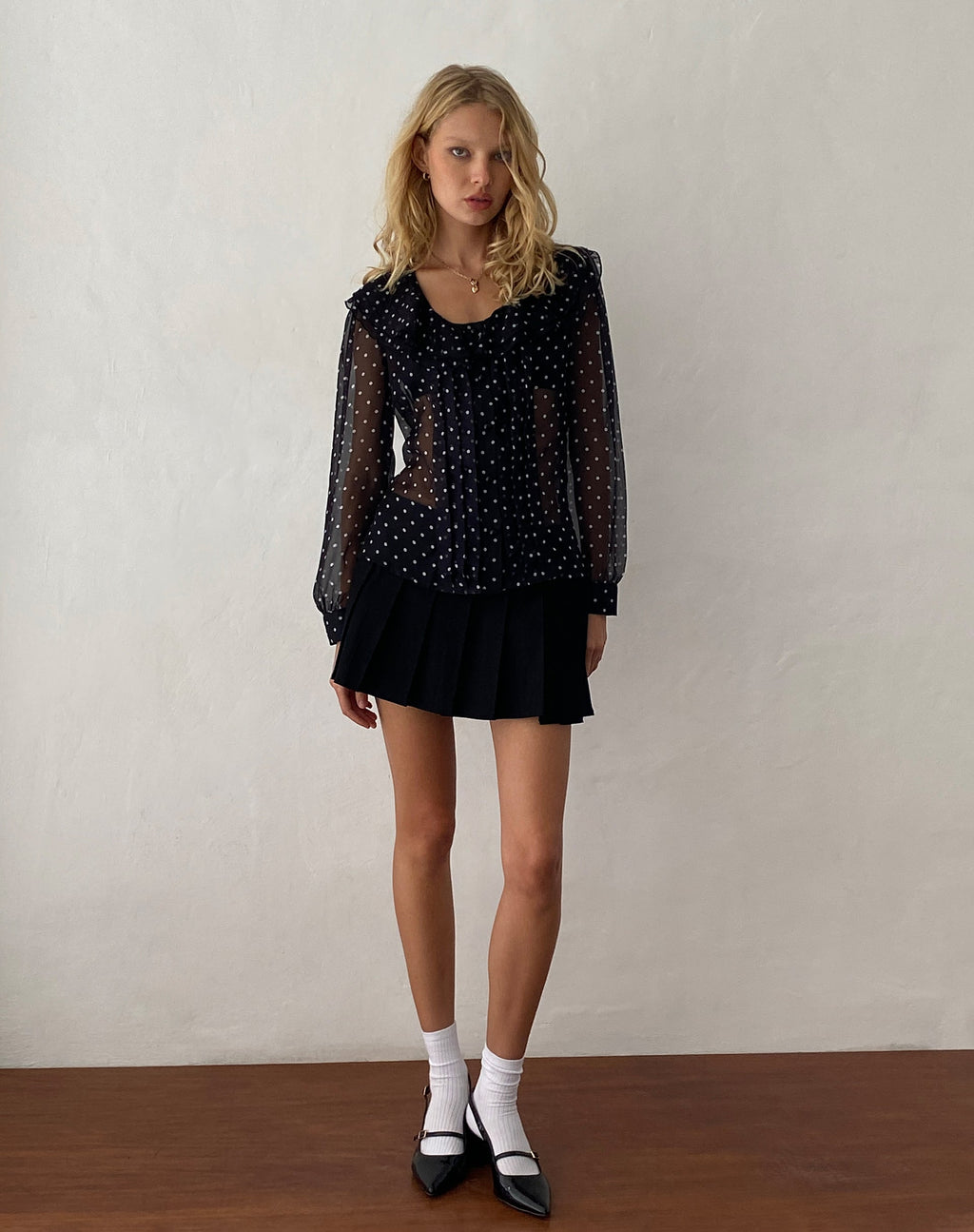 Camicetta Zinnia in chiffon nero a pois