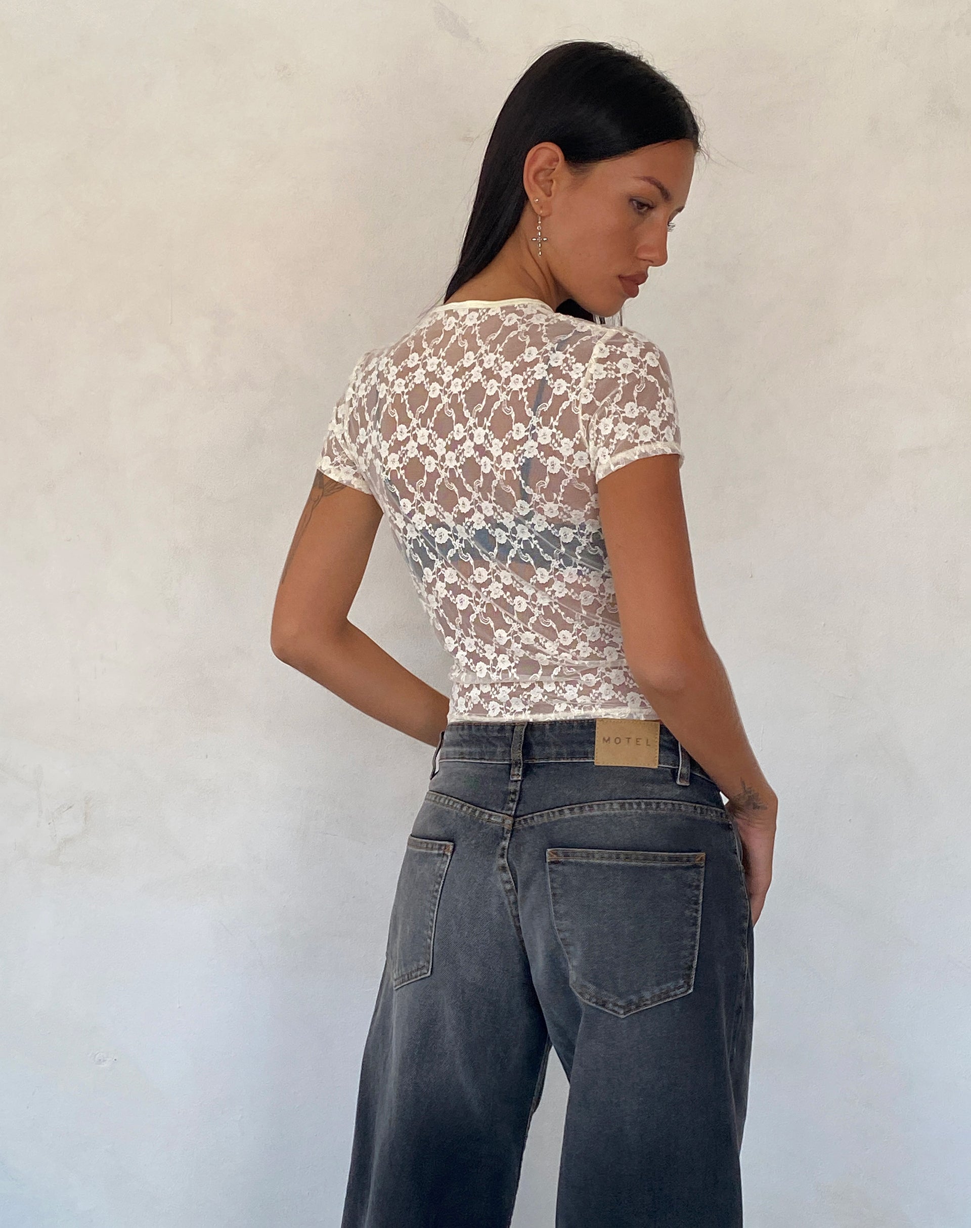 Immagine di Zorani Lace Baby Tee in Avorio