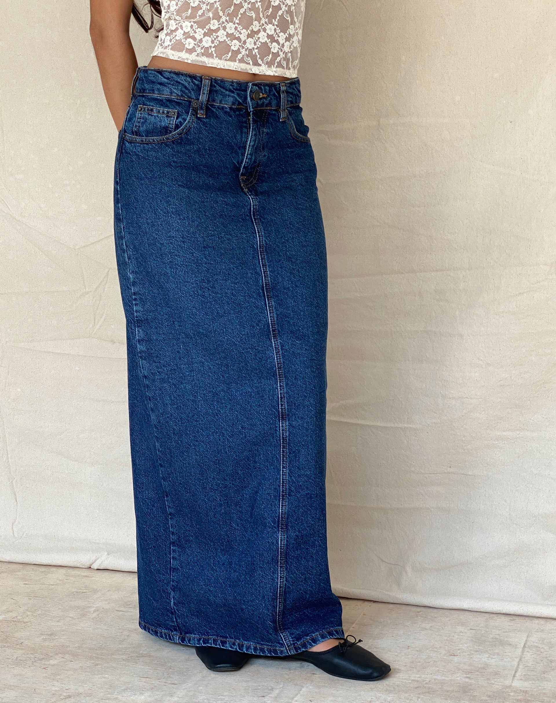 immagine di Maxi gonna in denim a vita bassa in blu medio usato