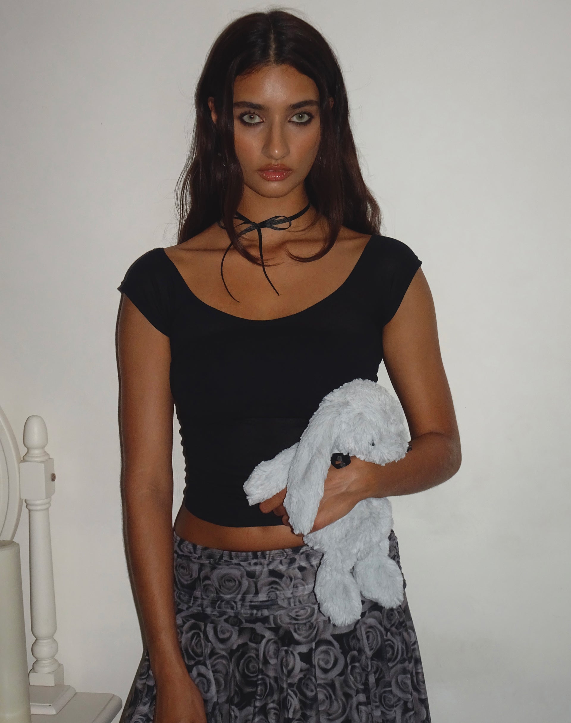 Immagine di Charya Off The Shoulder Top in nero