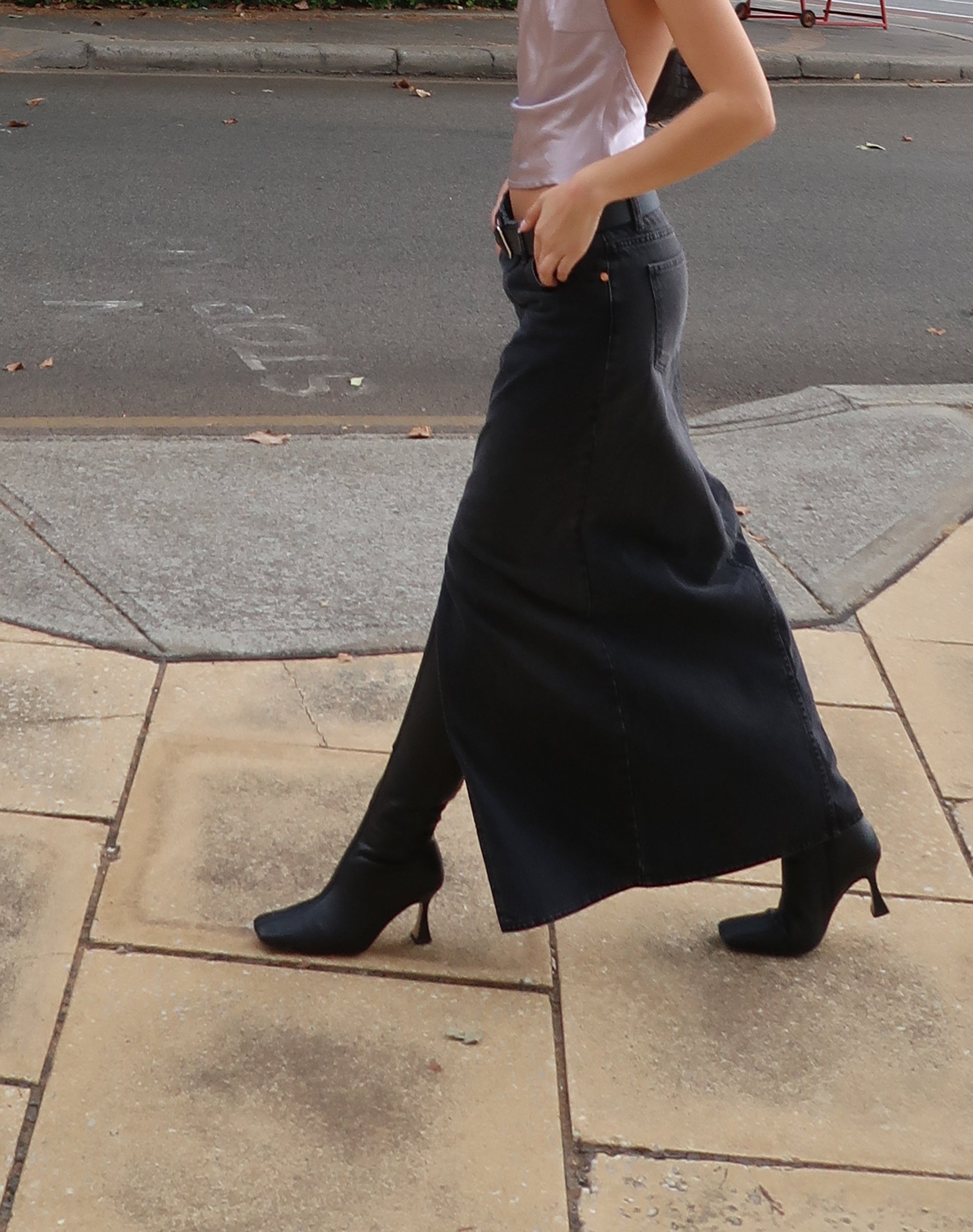 immagine di Maxi gonna di jeans a vita bassa in nero vintage
