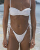 Immagine di Lentra Bikini Bottom con volant in Broderie Bianco