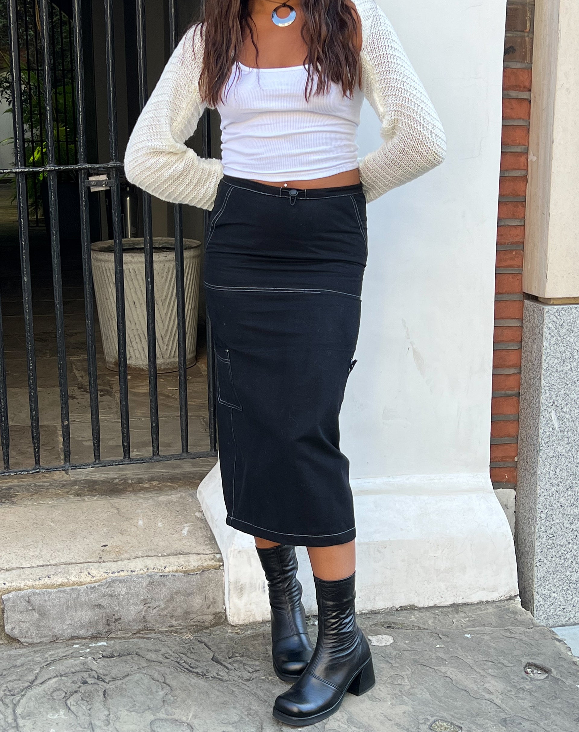 immagine di Swari Midi Cargo Skirt in nero