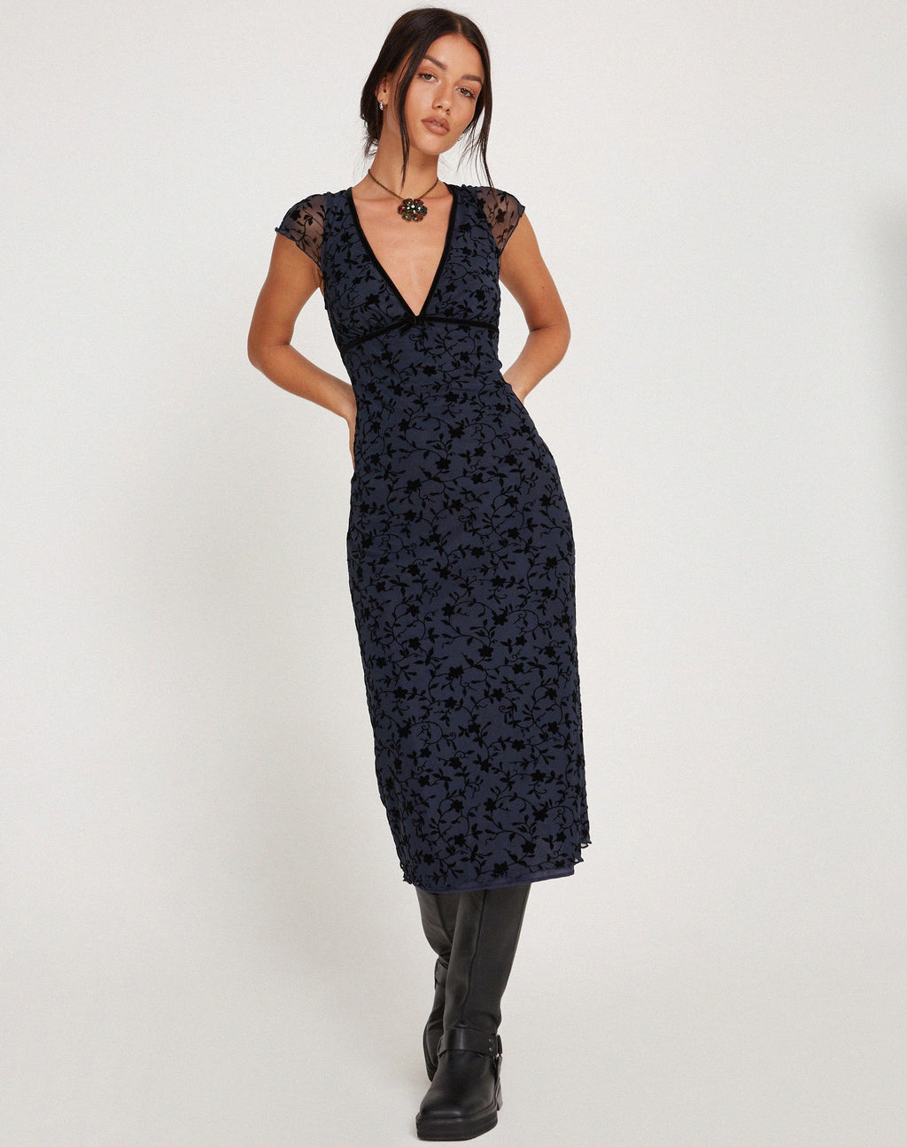 Abito Vilinia Midi in Pretty Petal Flock Nero