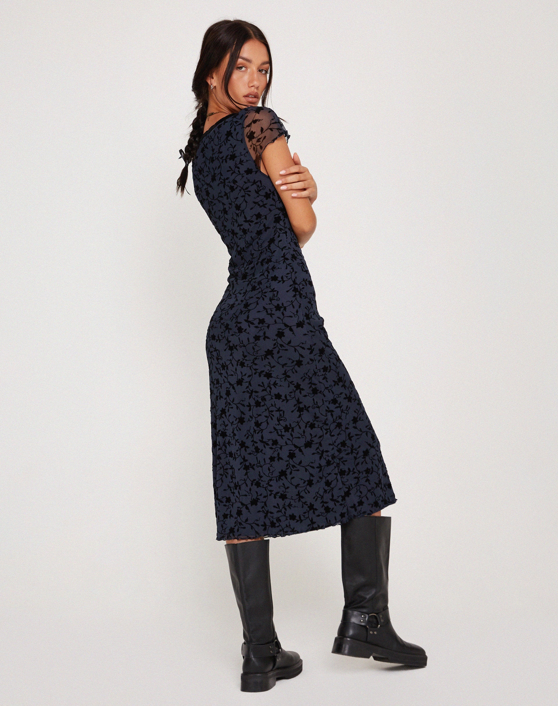 Immagine di Vilinia Midi Dress in Pretty Petal Flock Nero