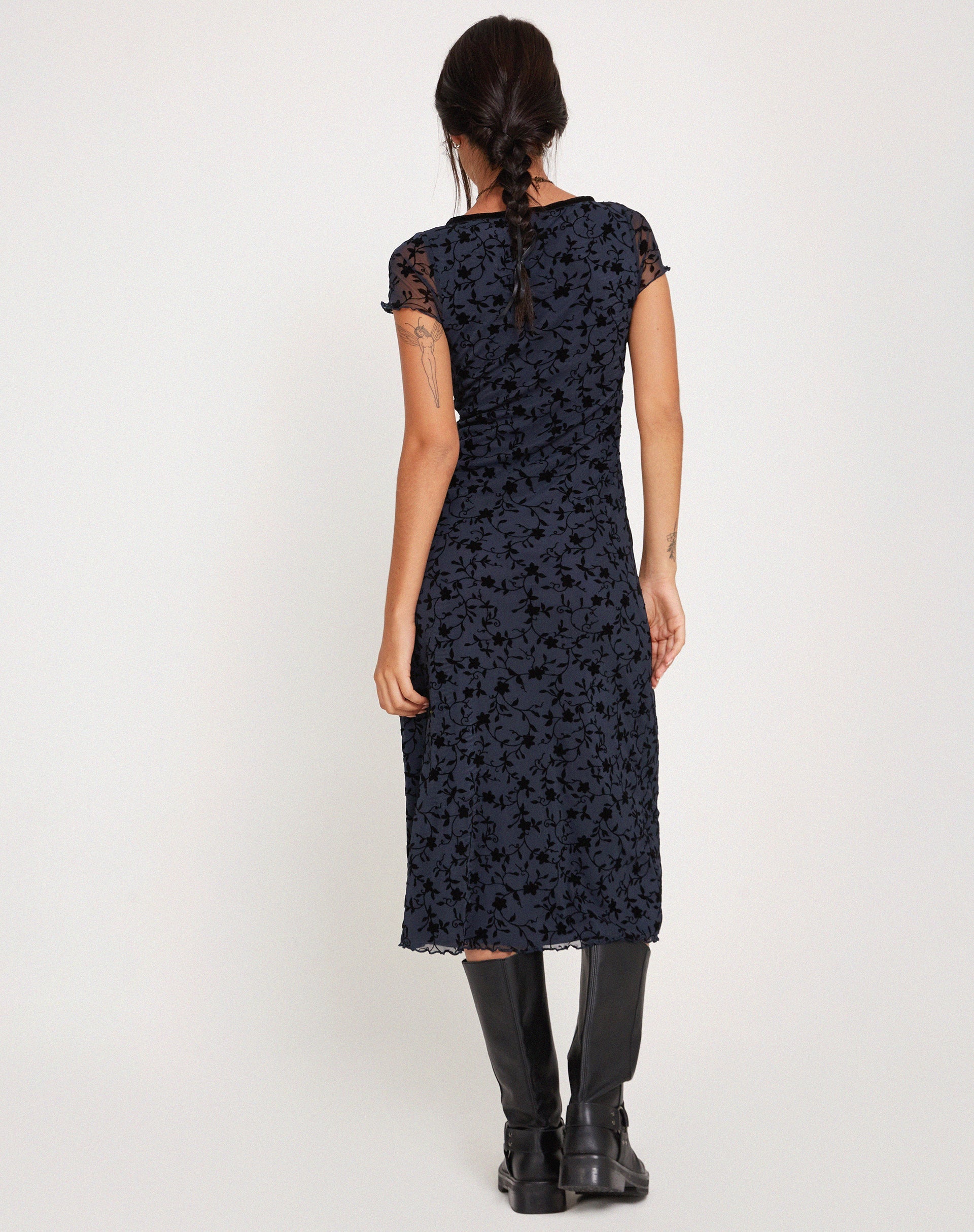 Immagine di Vilinia Midi Dress in Pretty Petal Flock Nero