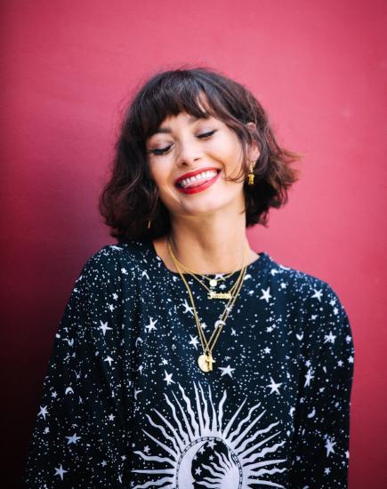 Immagine di Sunny Kiss Tee oversize in nero Cosmos