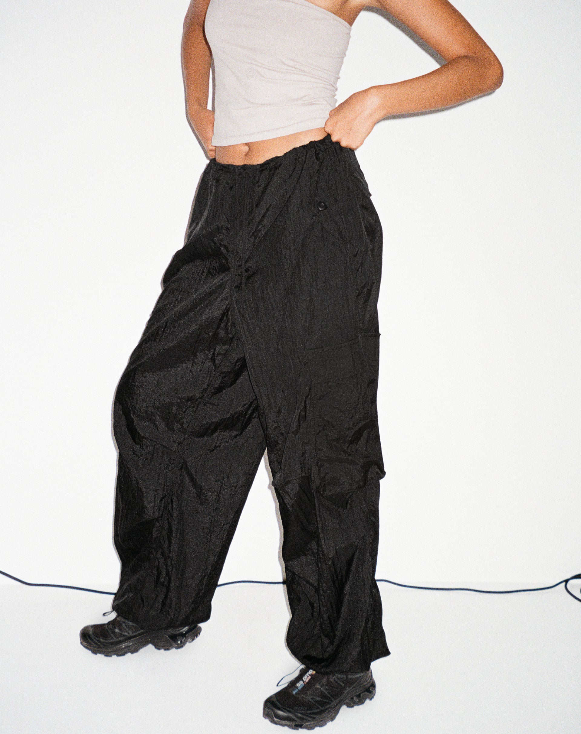 immagine di Cuties Pantaloni cargo a gamba larga in nero