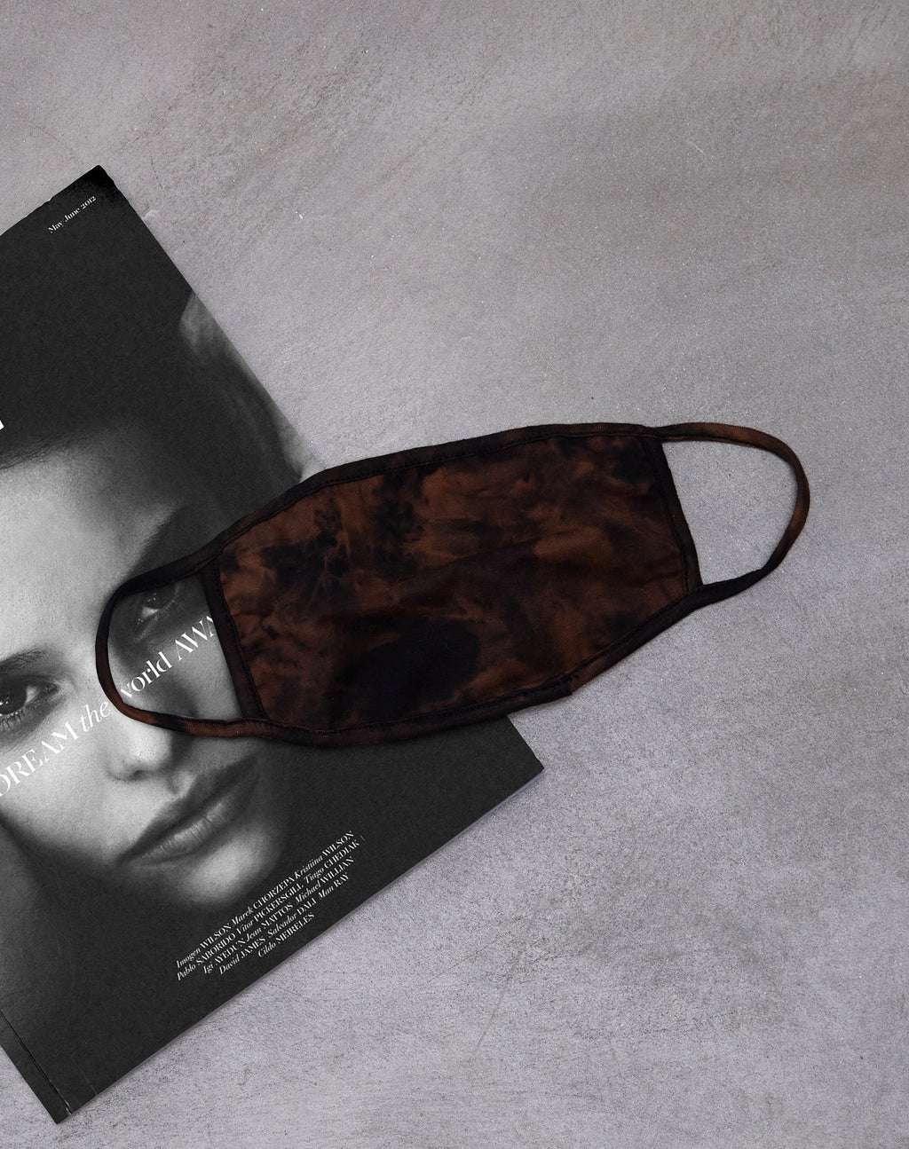 Maschera viso in nero ruggine tie dye