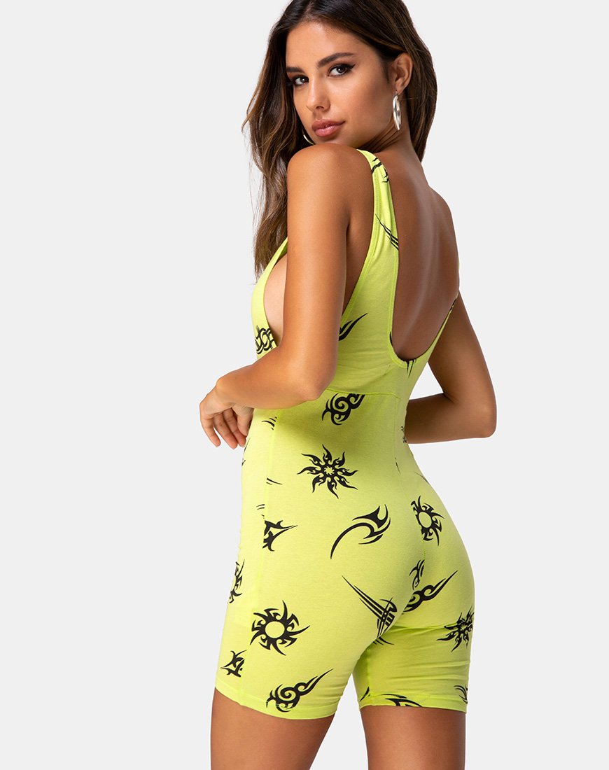Immagine di Acro unitard in verde con ripetizioni tribali