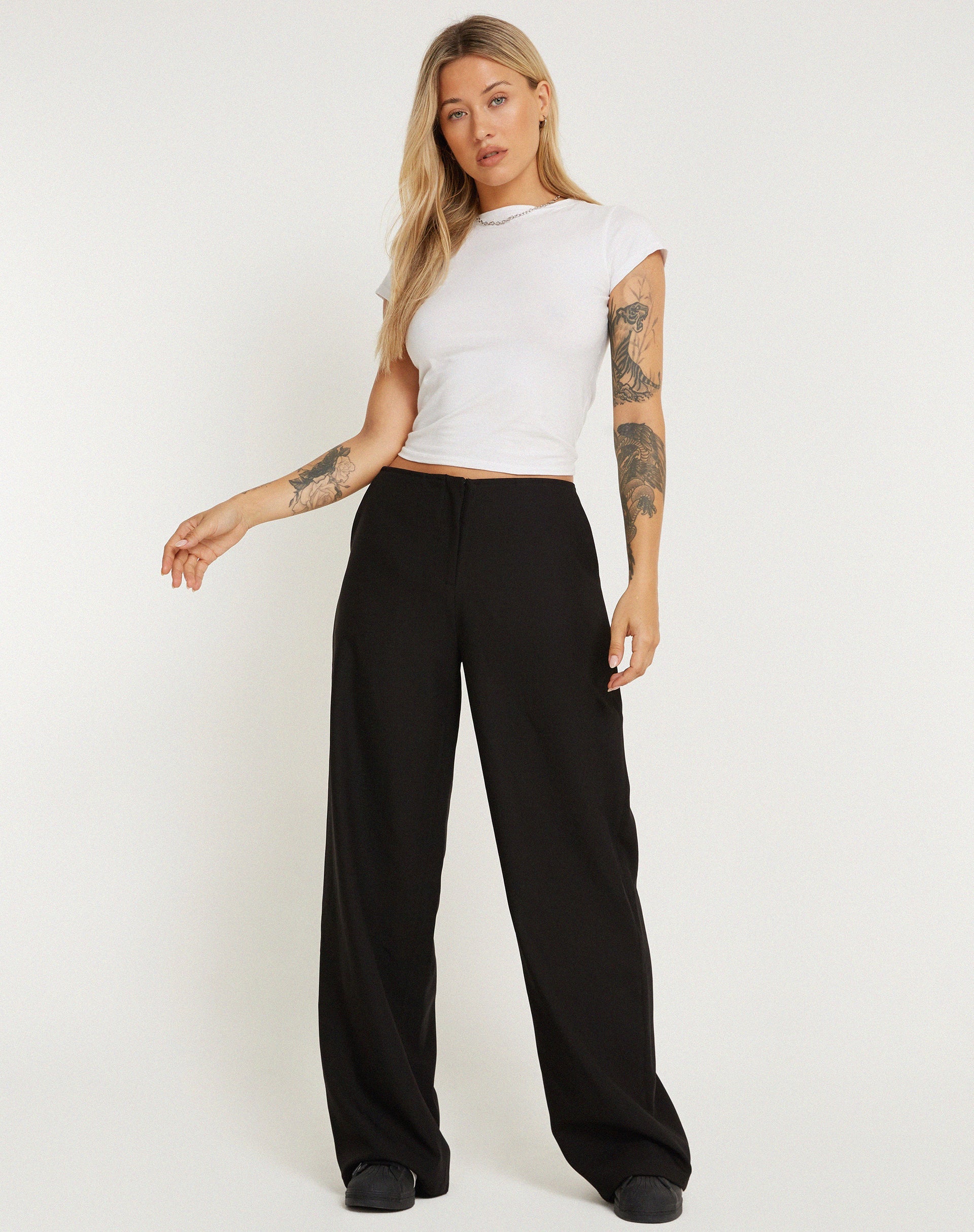 immagine di Pantalone Amadi in nero sartoriale