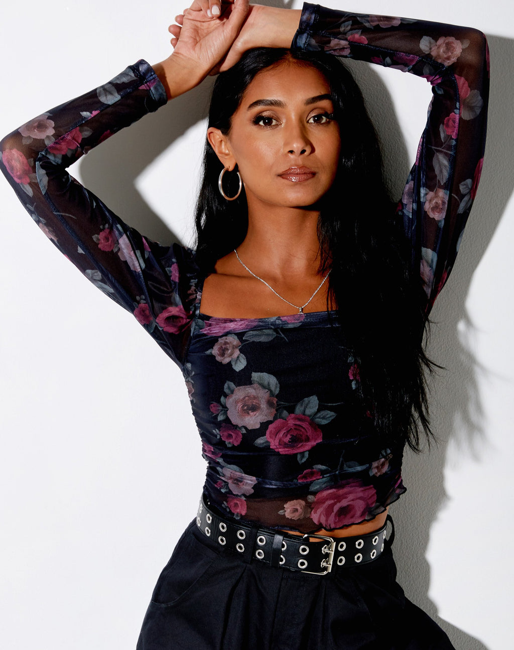 Top Amara in rosa gotico