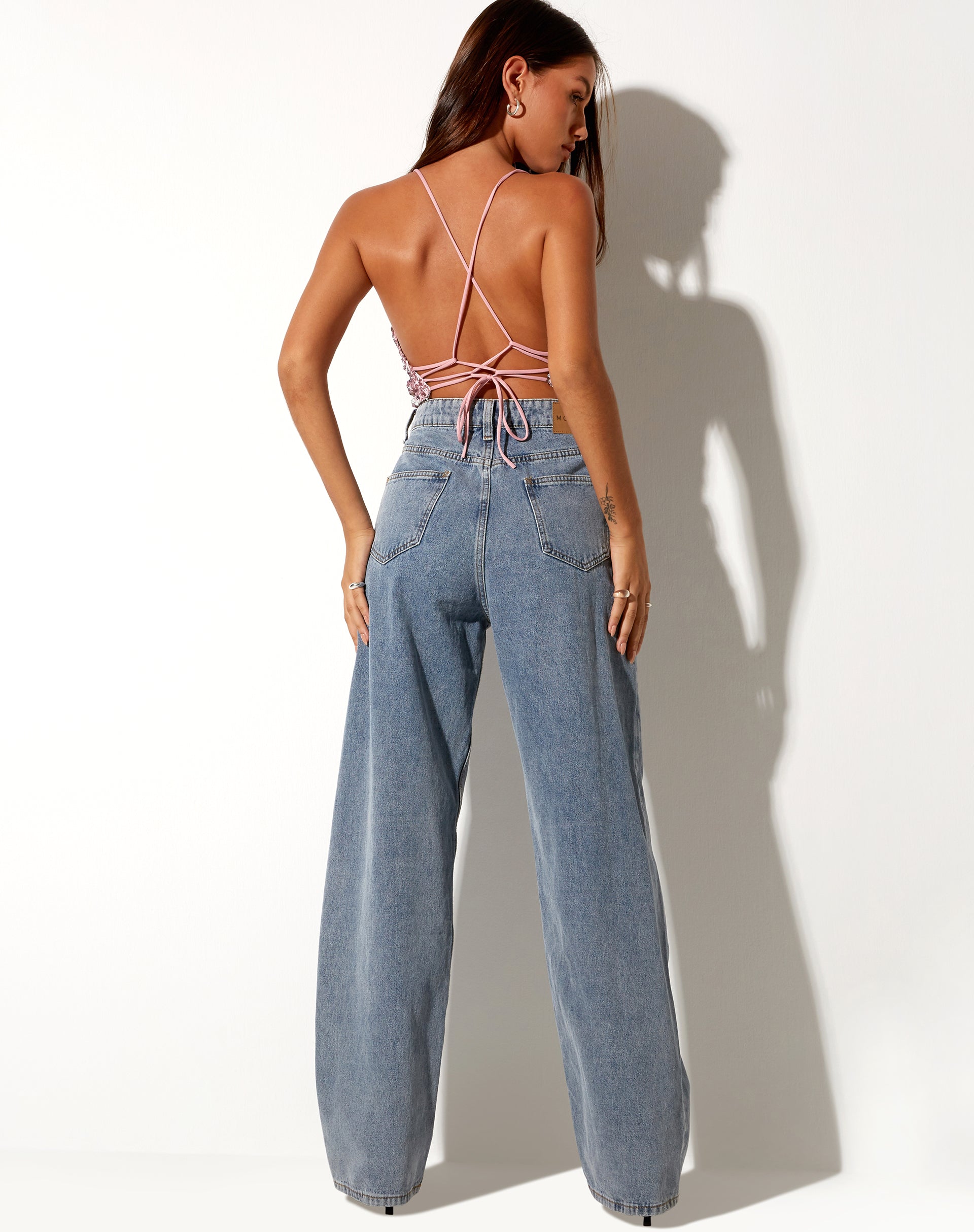 Immagine di Angel Crop Top in paillettes a squama di pesce rosa frassino