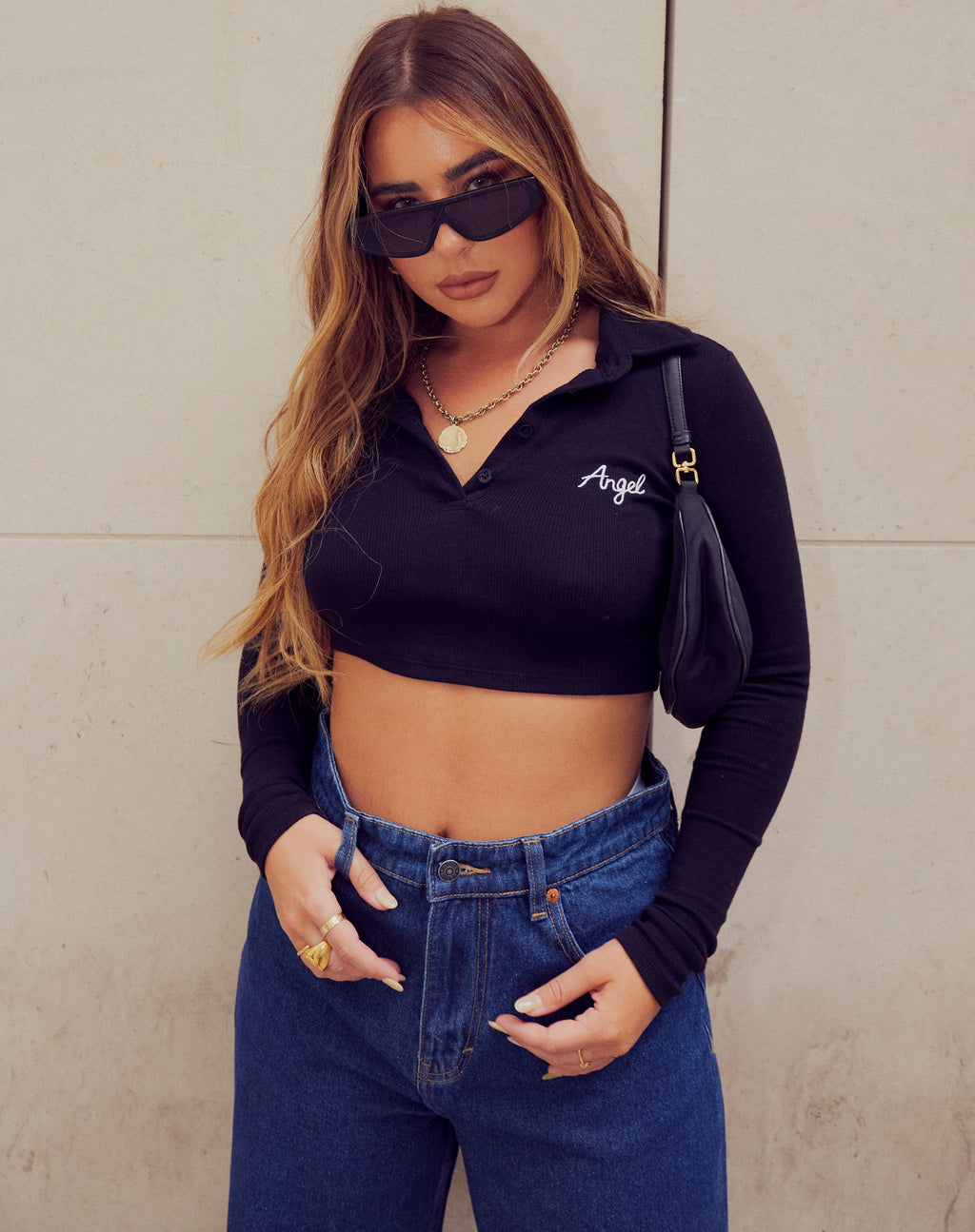 Elody Crop Top a costine con ricamo "Angel" nero
