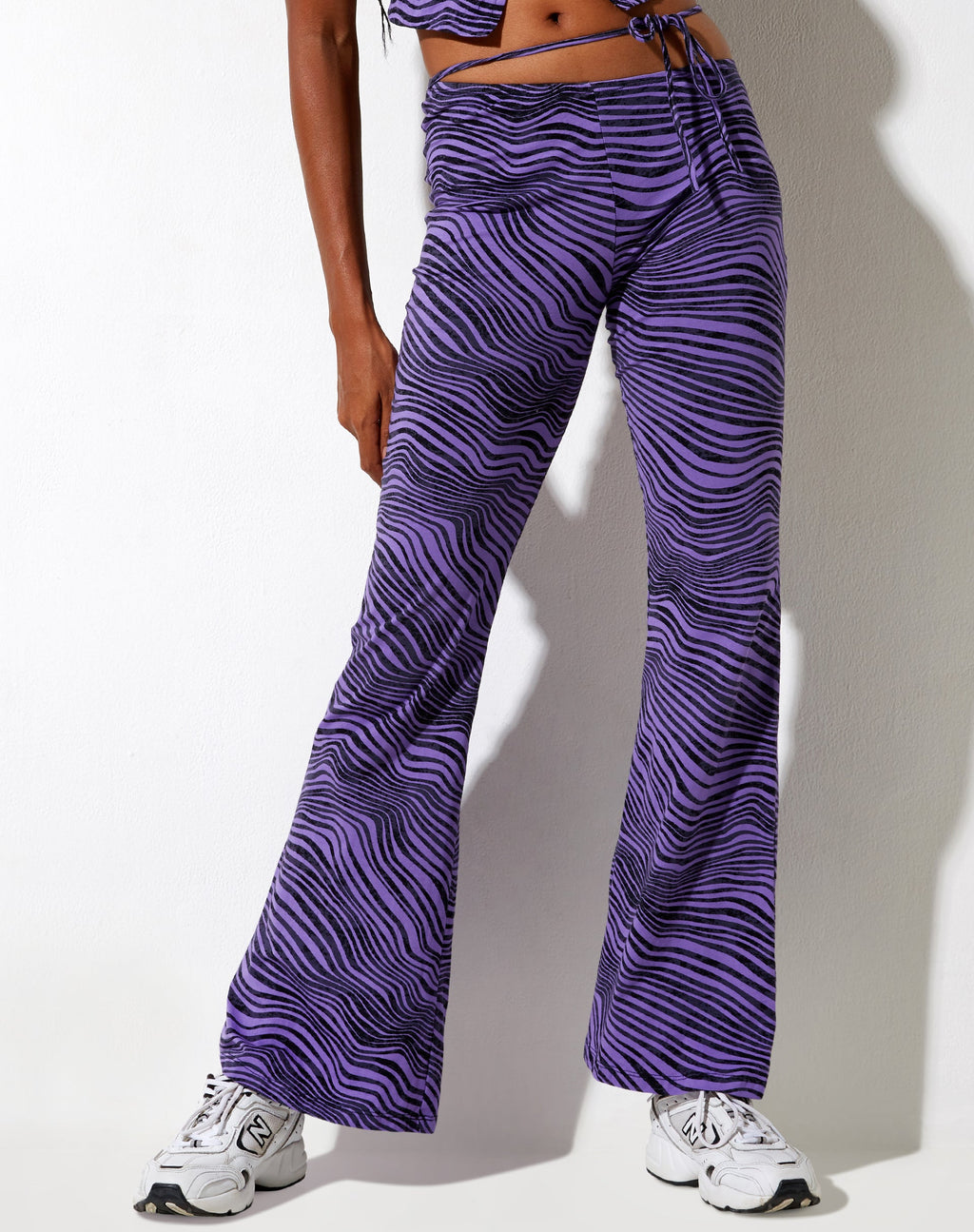Pantaloni svasati Eda in Desert Terrain Viola