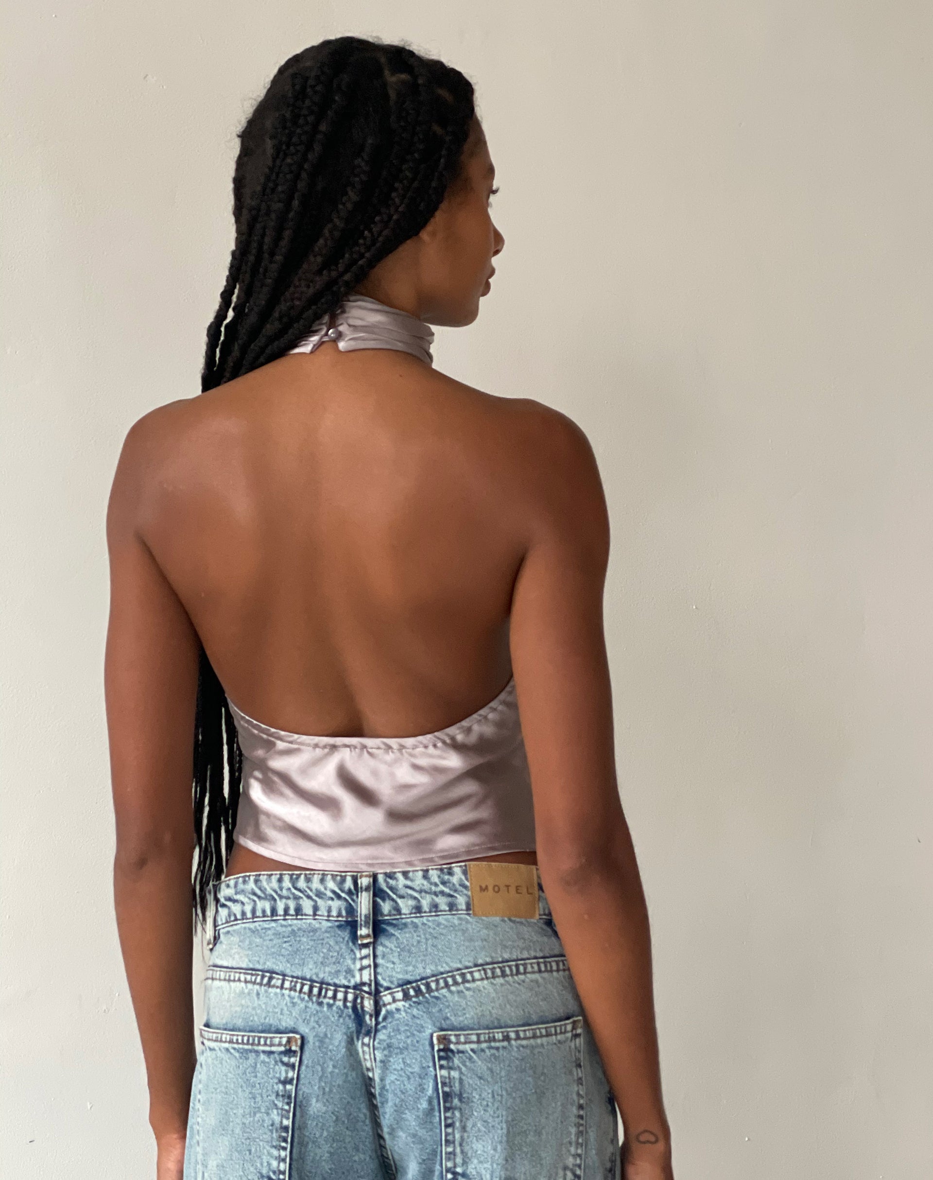 Immagine di MOTEL X JACQUIE Ataina Top con collo alto in satin argento