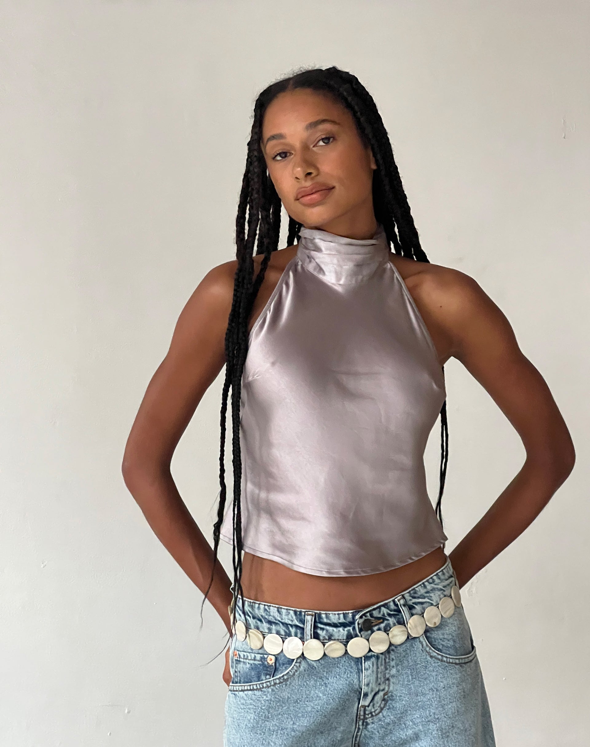 Immagine di MOTEL X JACQUIE Ataina Top con collo alto in satin argento
