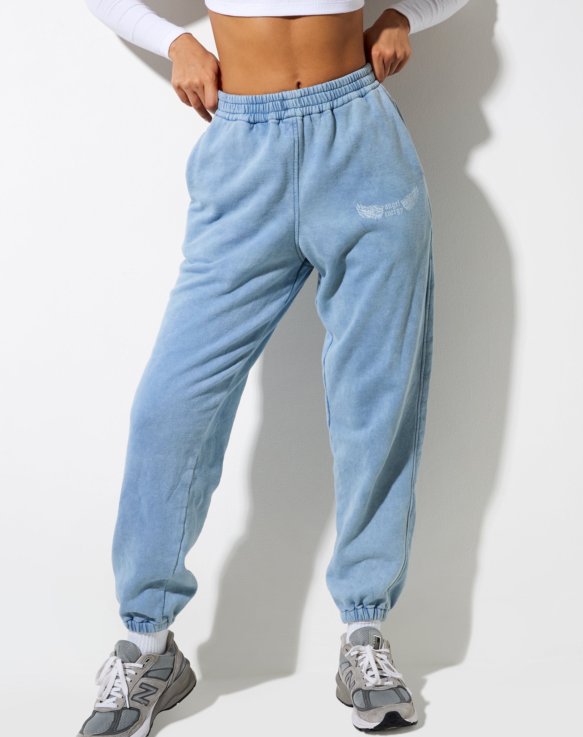 Immagine di Basta Jogger in blu lavato Angel Energy Wings