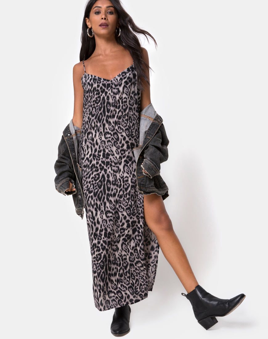 Immagine del maxi abito Batis in grigio leopardo