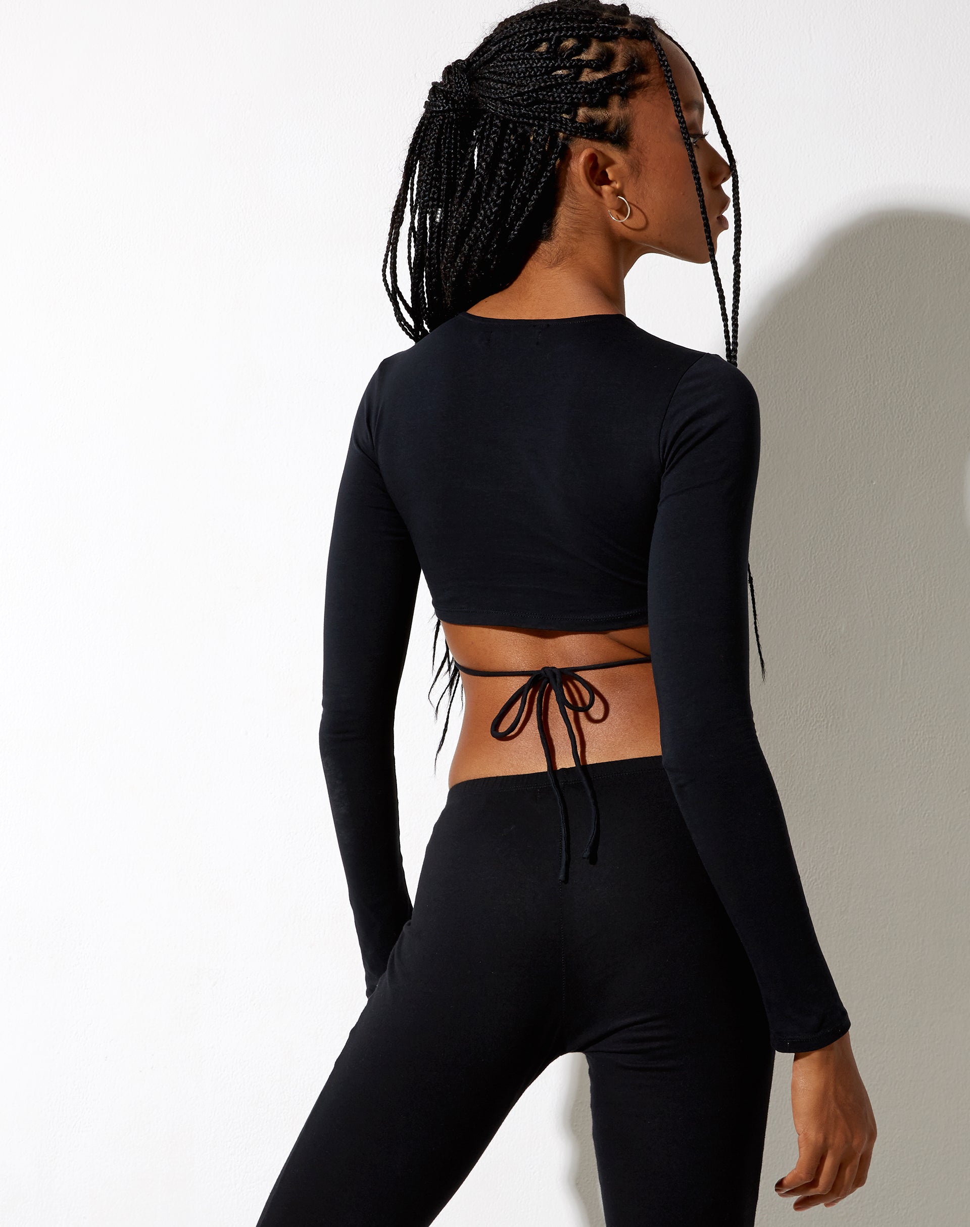 Immagine di Baye Crop Top in nero Fuori dal mondo