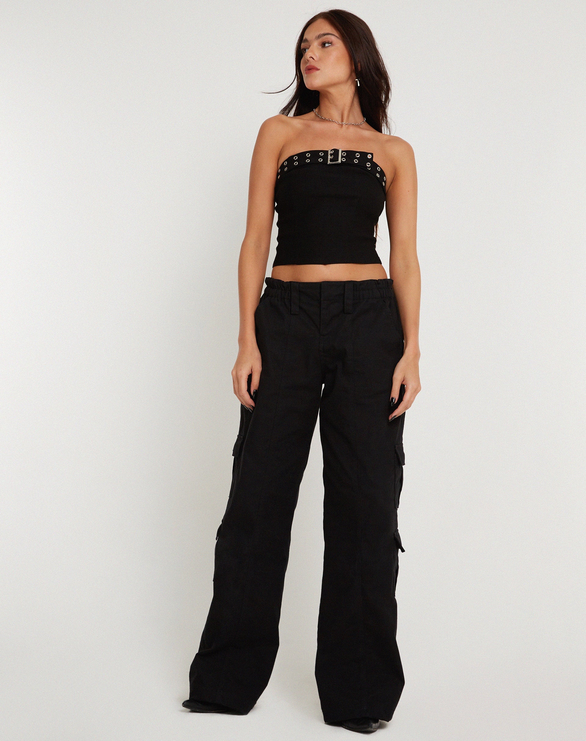 Immagine di Bertha Crop Top senza spalline in nero con occhiello