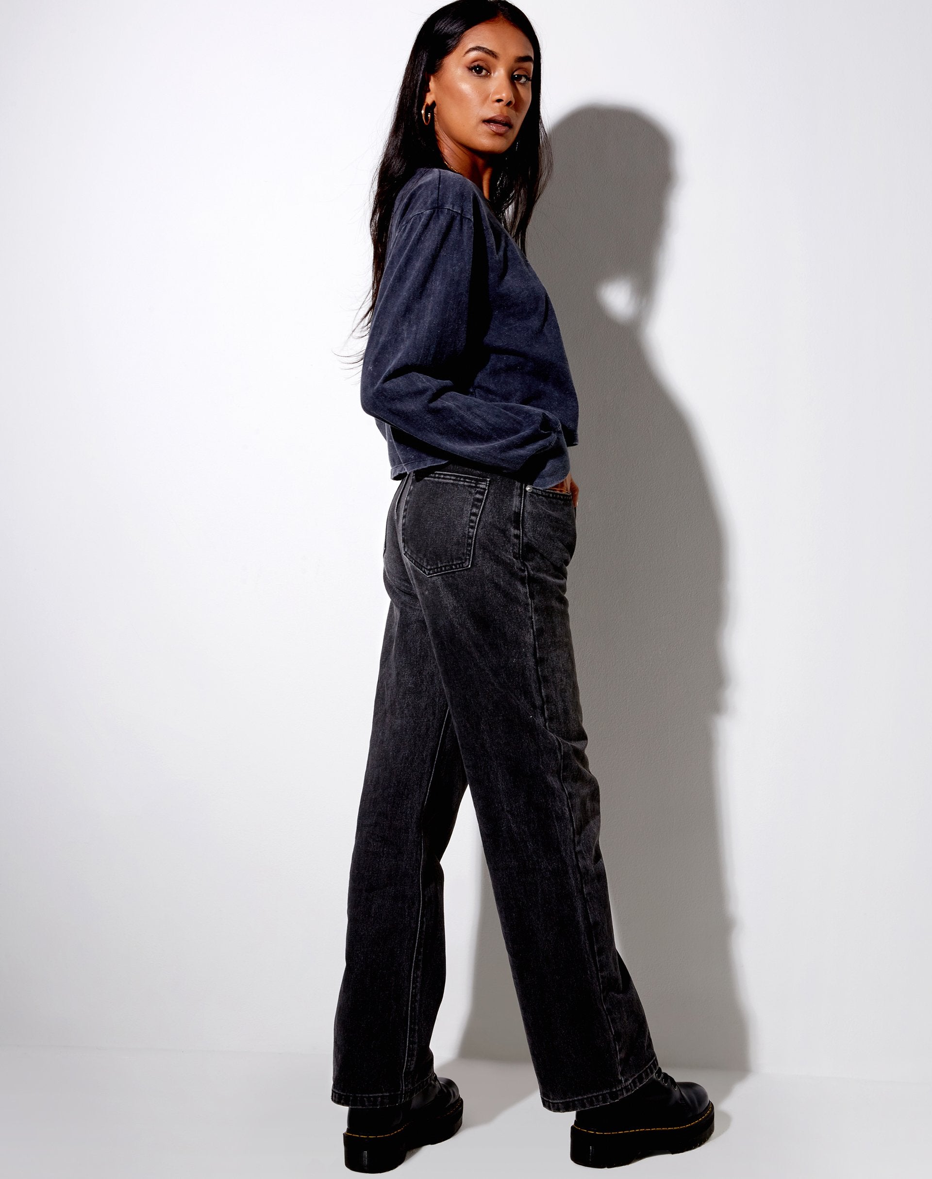 Immagine di Boli Crop Tee in Black Wash Tribal Angelo