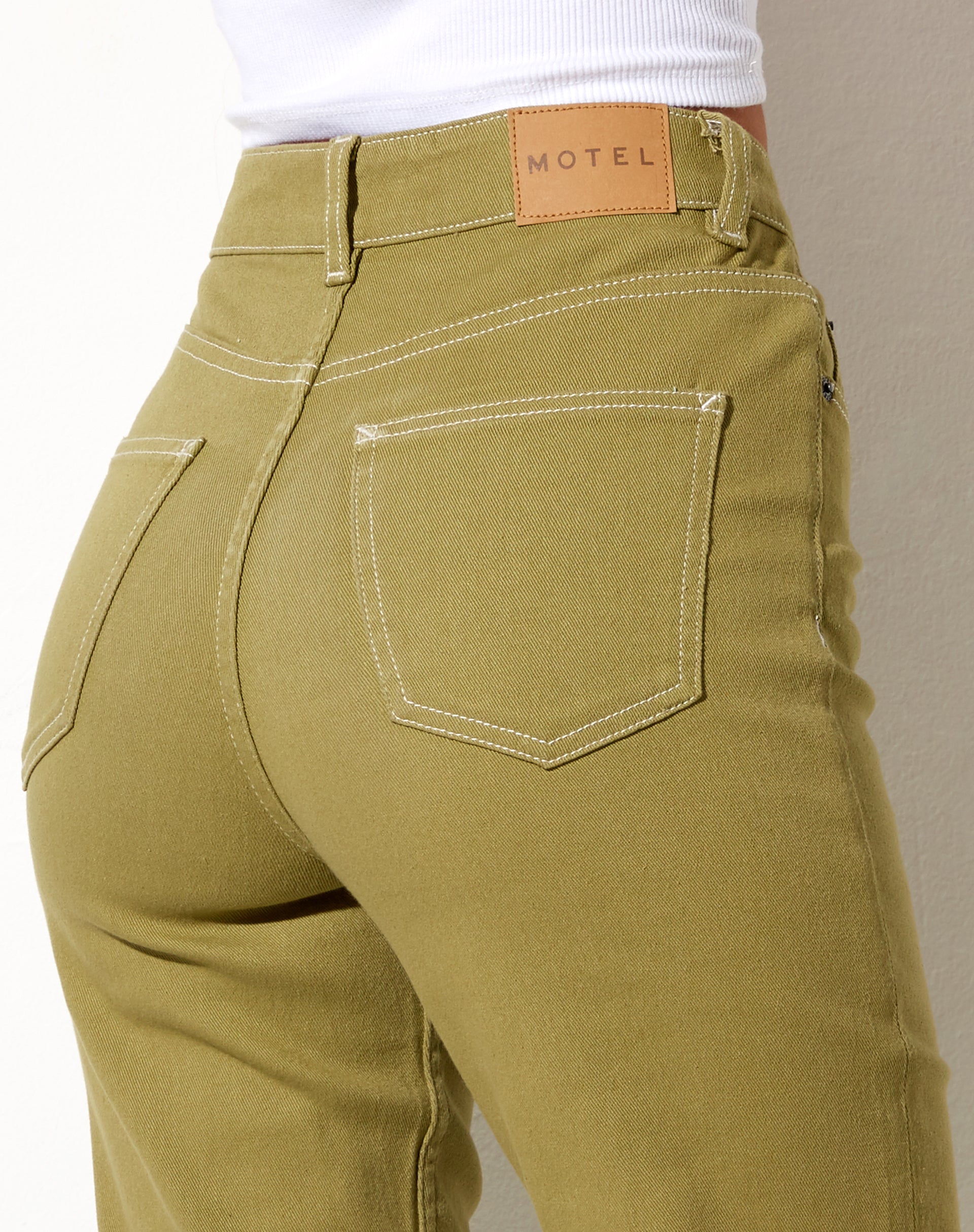 Immagine dei jeans Bootleg in verde muschio