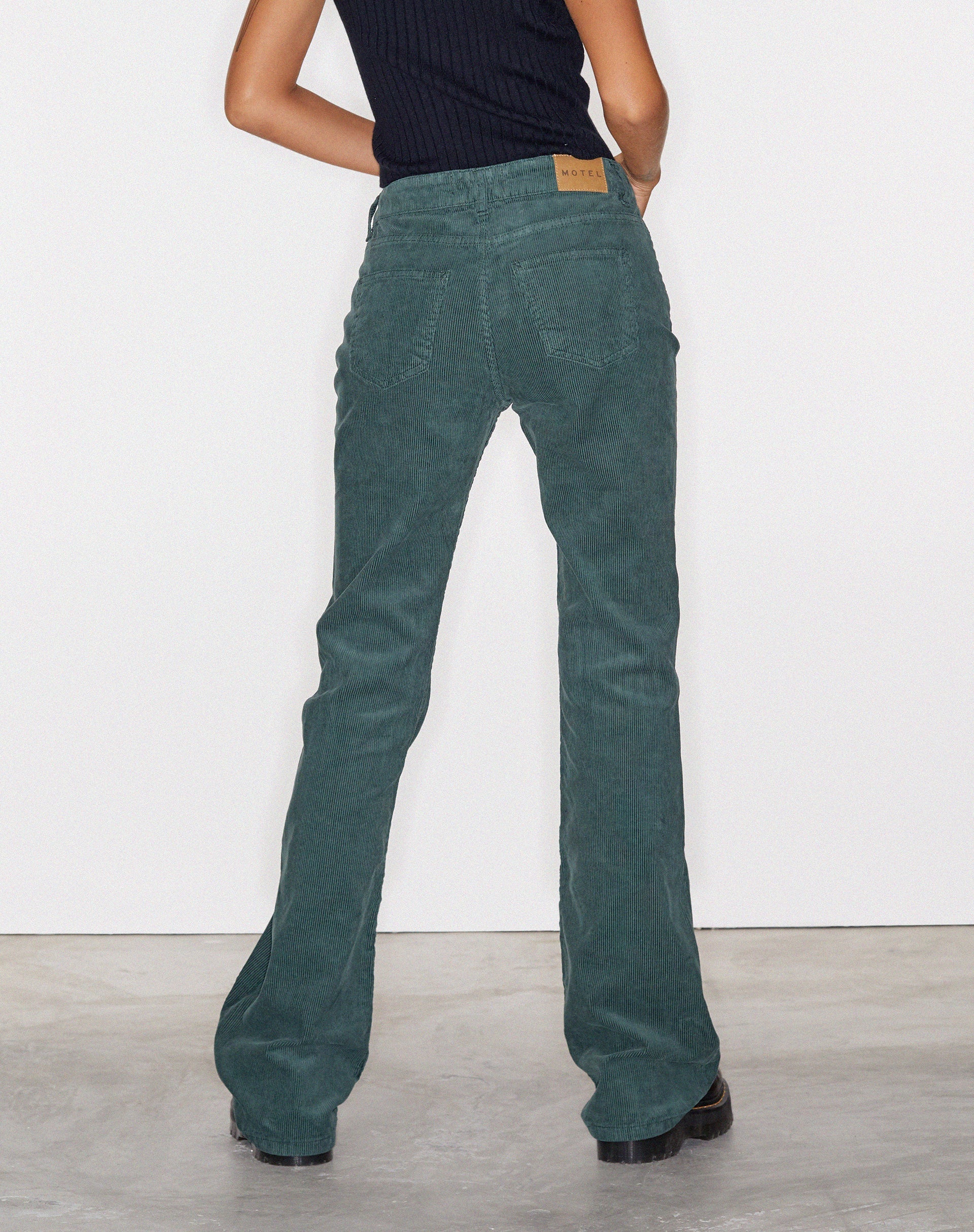 immagine dei jeans Bootleg in Cord Forest Green