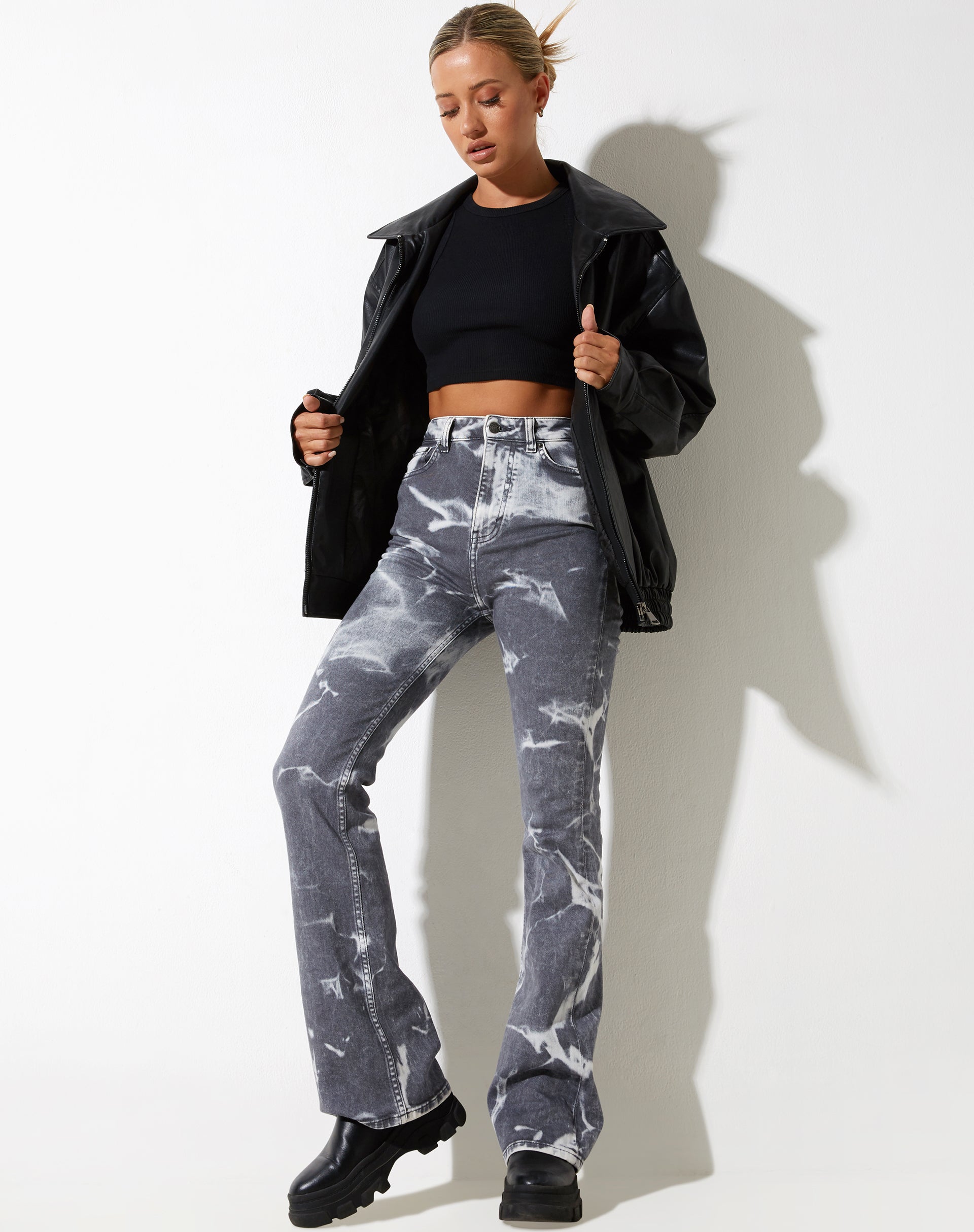 immagine dei jeans Bootleg in Laser Smoke Grey
